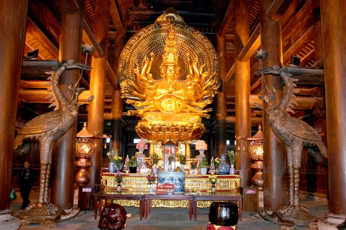 Ninh Binh Inside Bai BInh pagoda.jpg