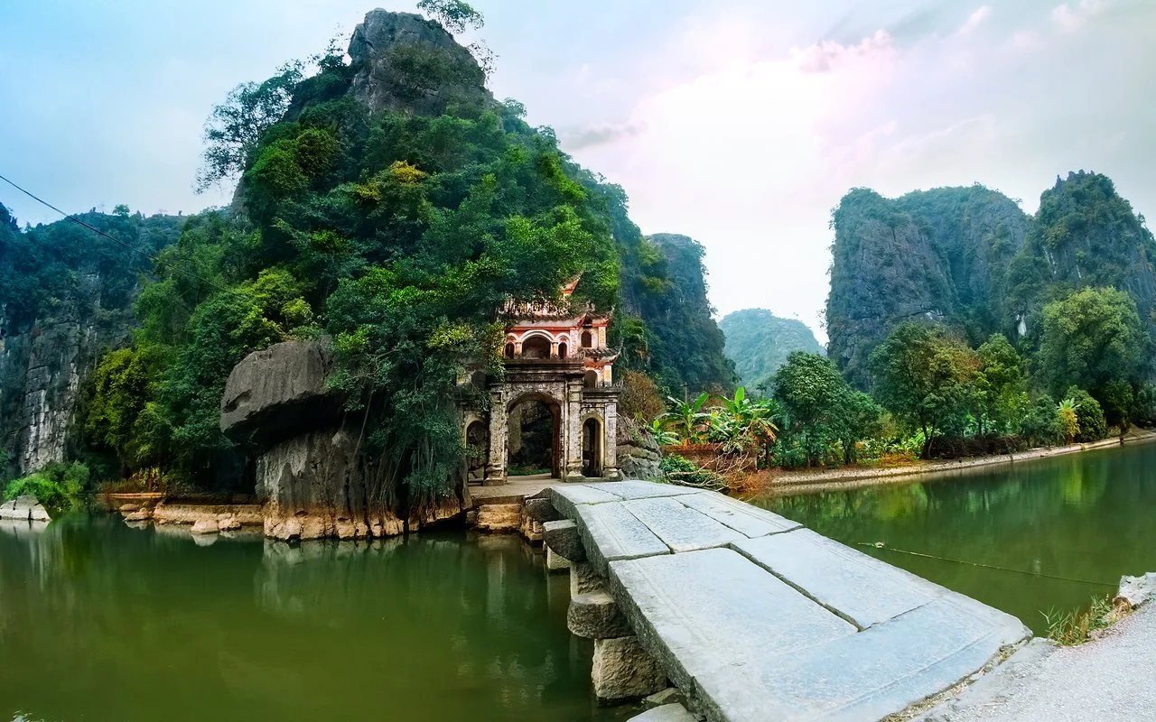 Ninh Binh Bich Dong Pagoda 5.jpg