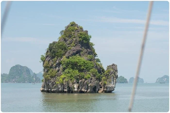 Halong Bay hon-am.jpg