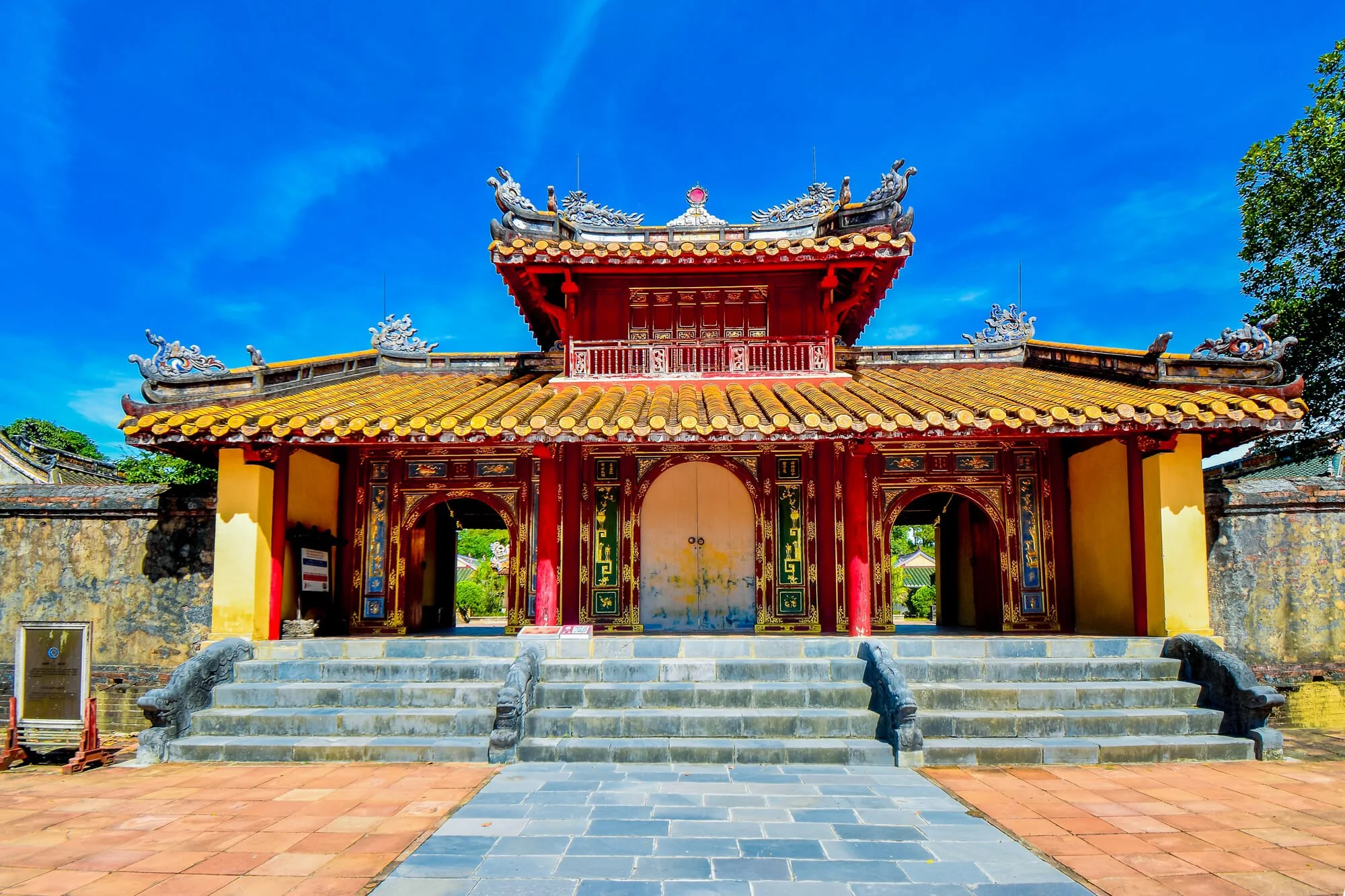 Hue Minh mang Tomb (2).jpg