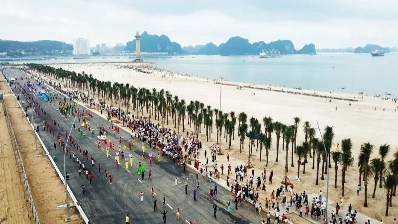 Halong Bay Bai Chay beach (5).jpg