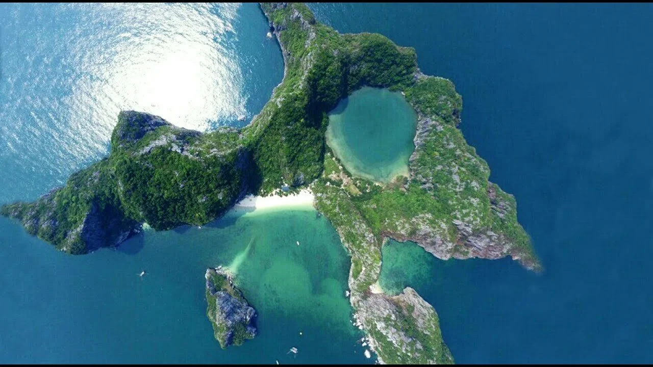 Halong Bay Dragon eyes Island1.jpg