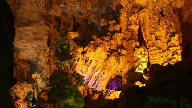 Halong Bay Thien Cung Cave (1).jpg