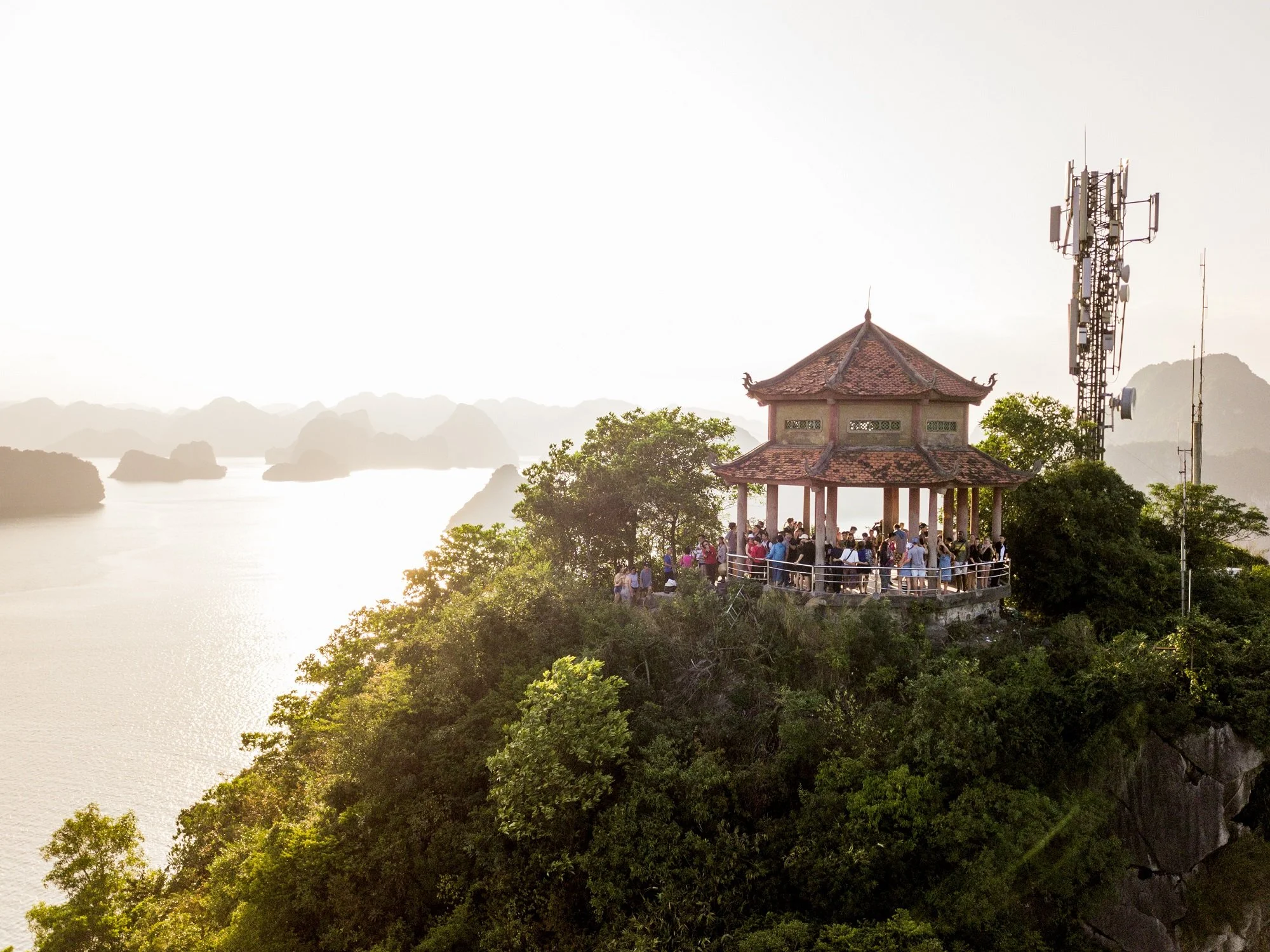 Halong Bay Ha long bay island.jpg