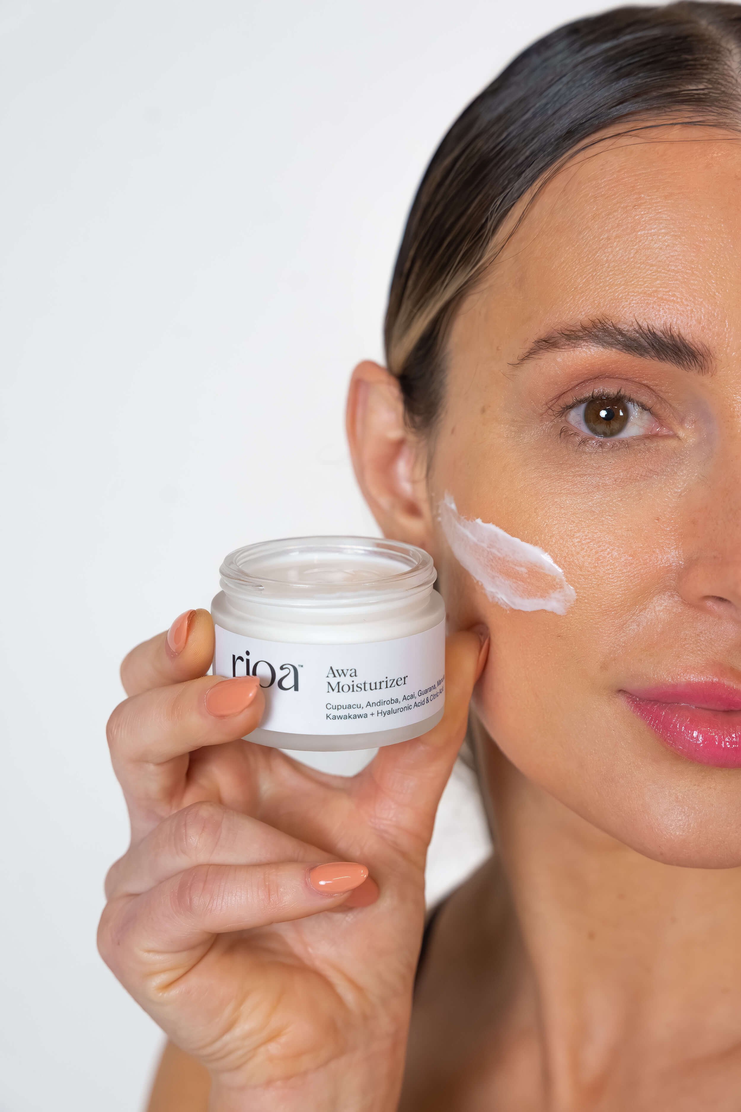 Rioa-Awa-moisturizer-on-face-2500px.jpg