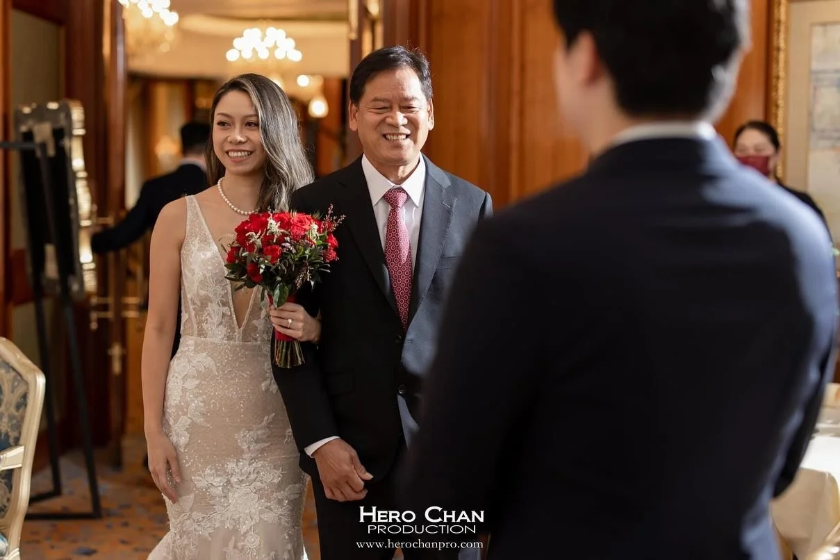 Walking You Down the Aisle 💍陪你走過紅毯的每一步
From the first smile in the bridal suite, to your dad walking you down the aisle, to saying “I do” - every moment matters.
💌 Looking for a bridal MUA who’s with you from start to finish?
📍