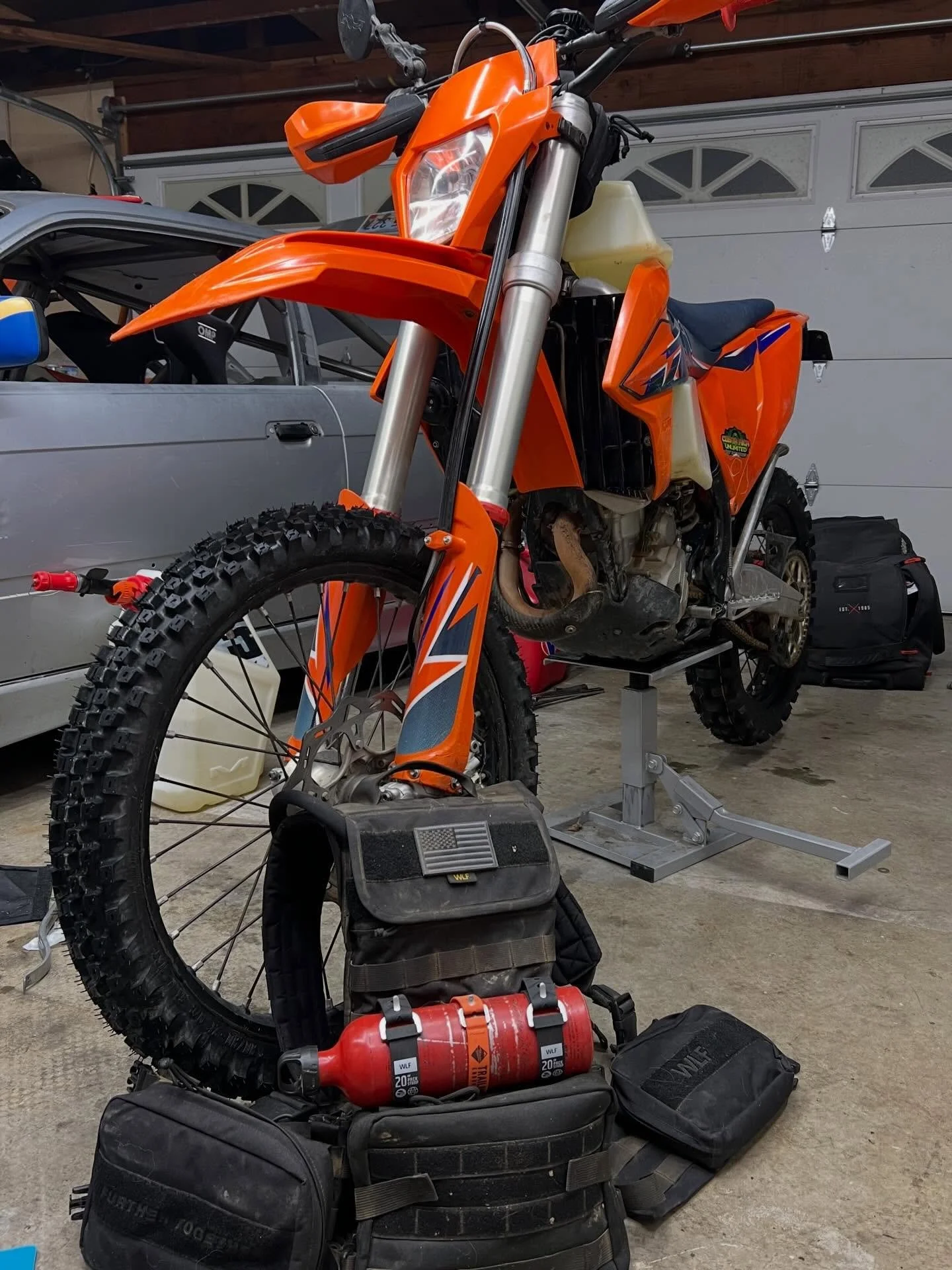 We prefer @wlfenduro packs. Plenty of space for everything we need on long rides with a comfortable weight balance.