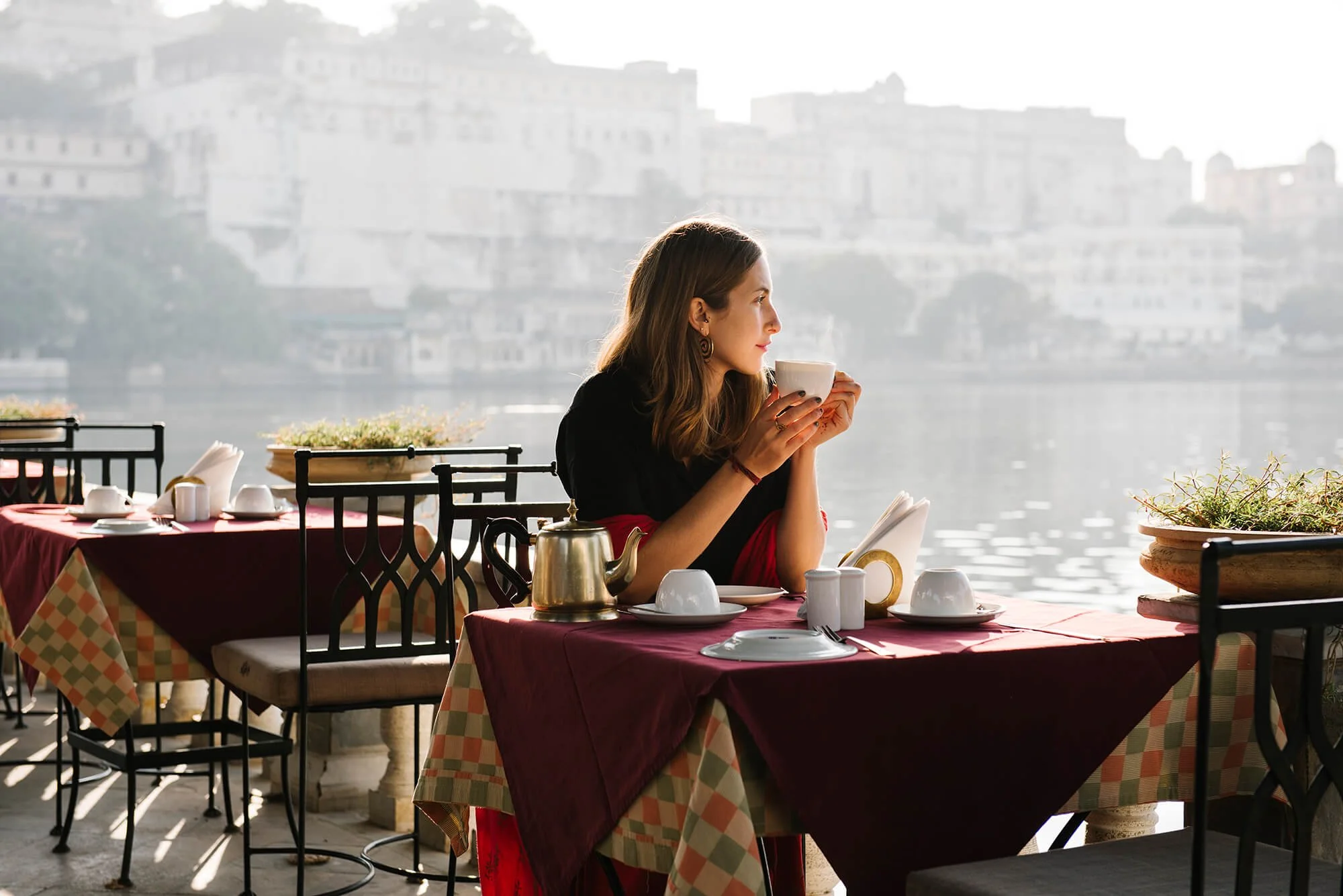 western-woman-having-teatime-cafe-udaipur.jpg