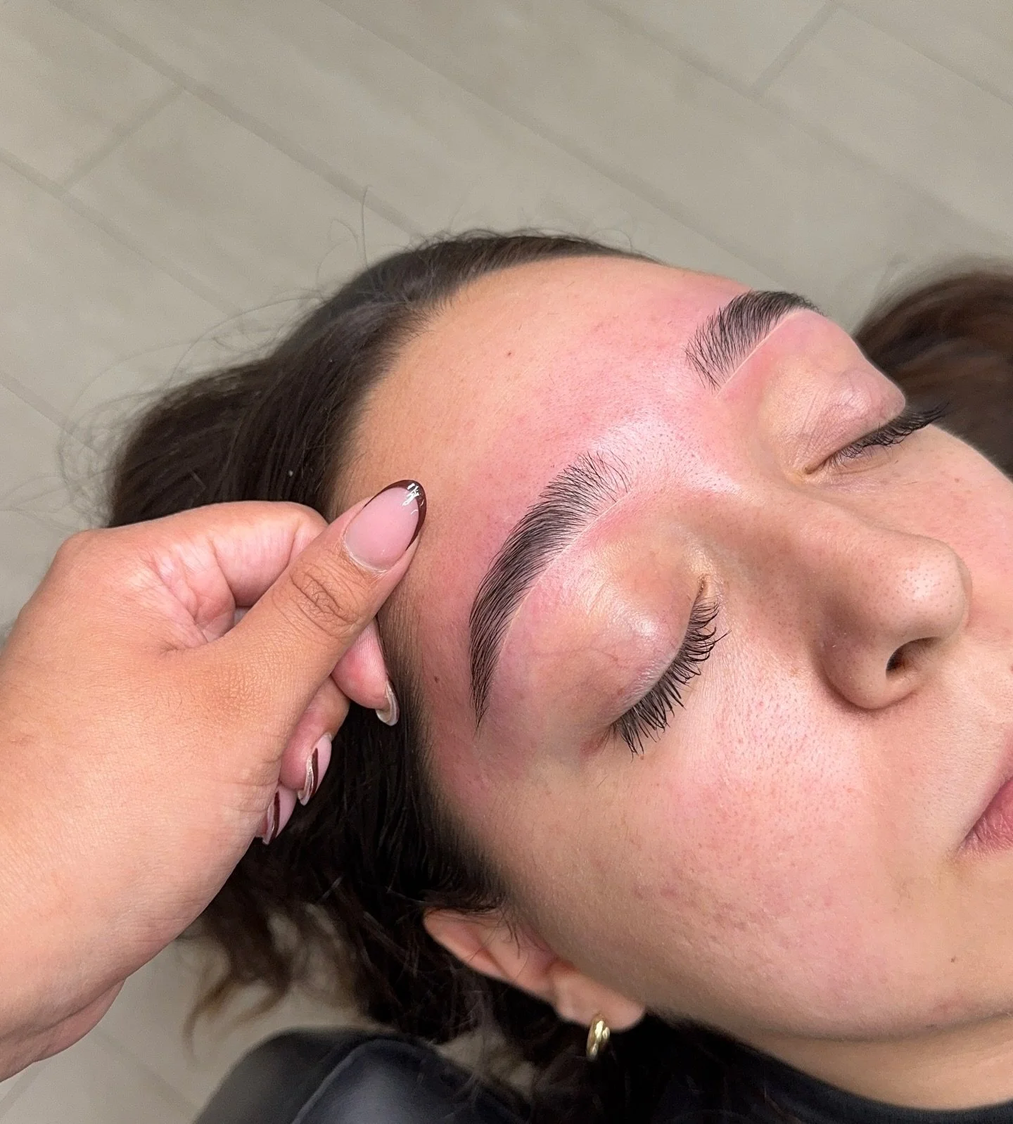 This is your sign to stop tweezing at home 
Every brow wax at The Brow Lounge includes precise mapping for symmetry and balance 🤌🏽
#woodlandbrows #browsbrowsbrows #browlami #browtinting #hybridtint #browshaping #sacramentobrowartist #sacramentobea