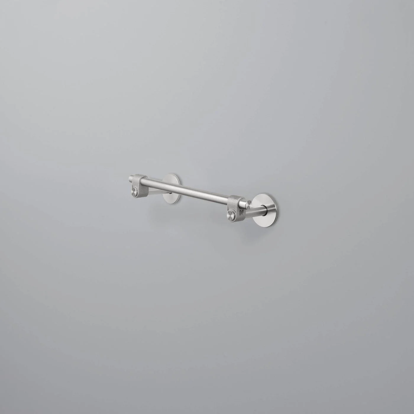 bp_cast_towel_rail_small_steel_main_web.jpg