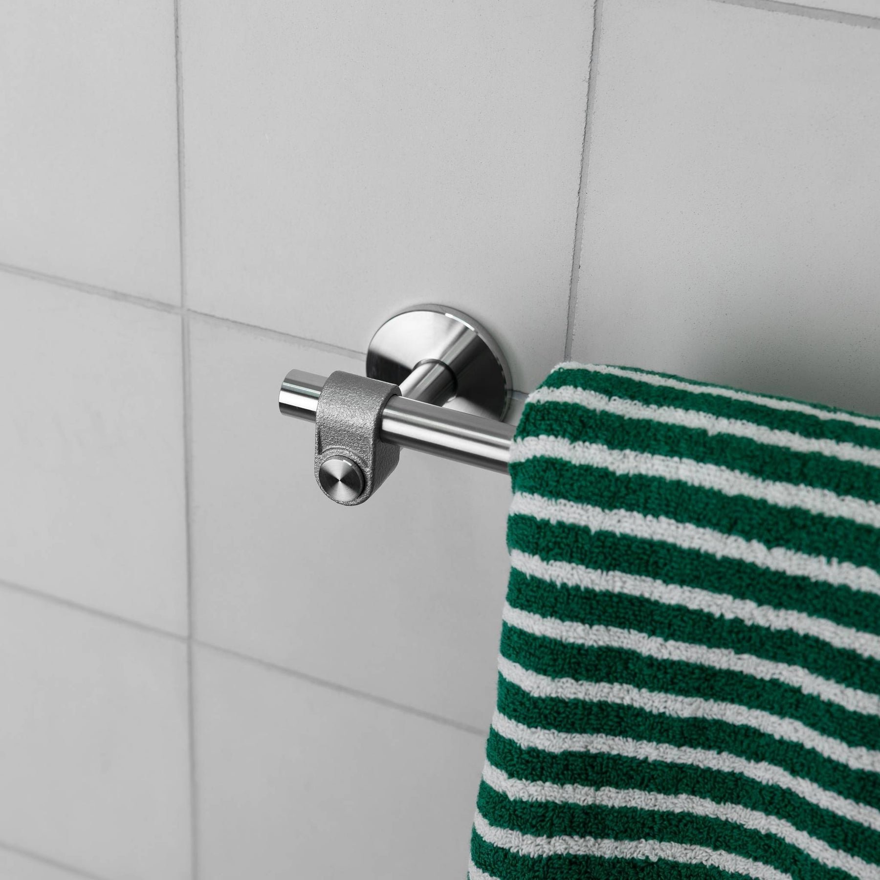 bp_cast_bathroom_steel_towel_rail_1_web_5cc6ab54-b434-4182-b5fe-4c57489cedbf.jpg