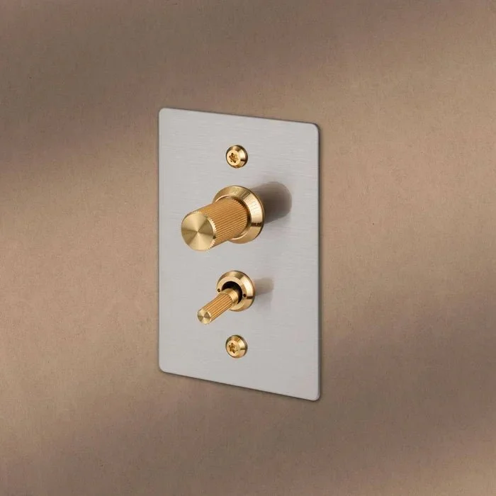anz_2g_custom_vertical_steel-brass-wall.webp