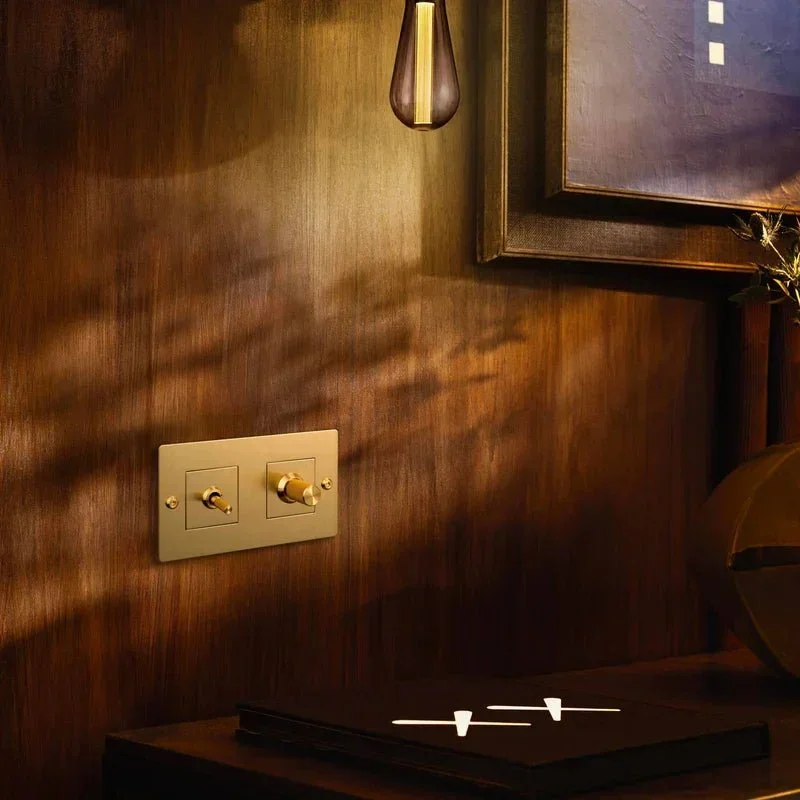 bp_linear_interior_eu_brass_4.webp