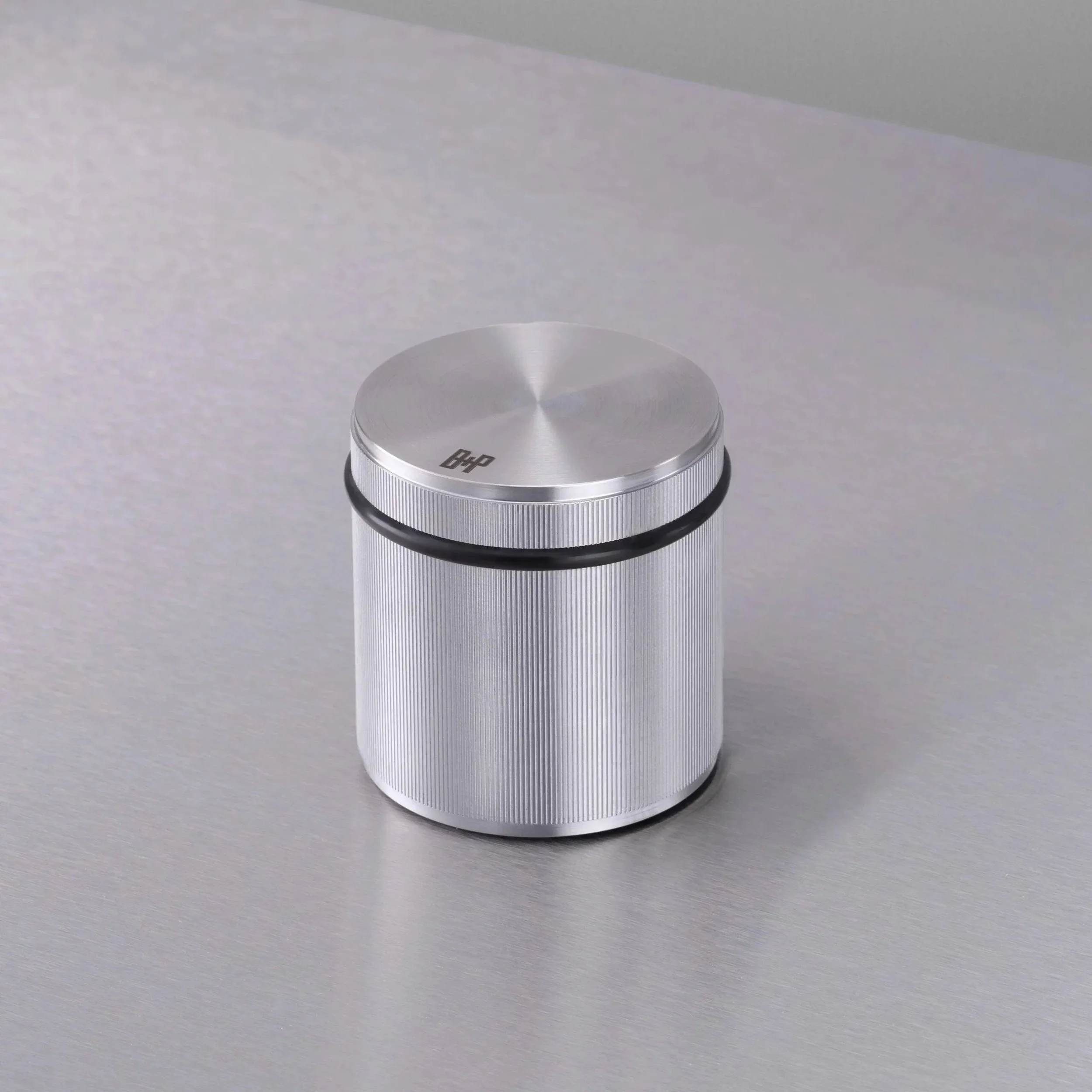 opritor-de-usa-freestanding-buster-and-punch-paris14a-ro-10.jpg
