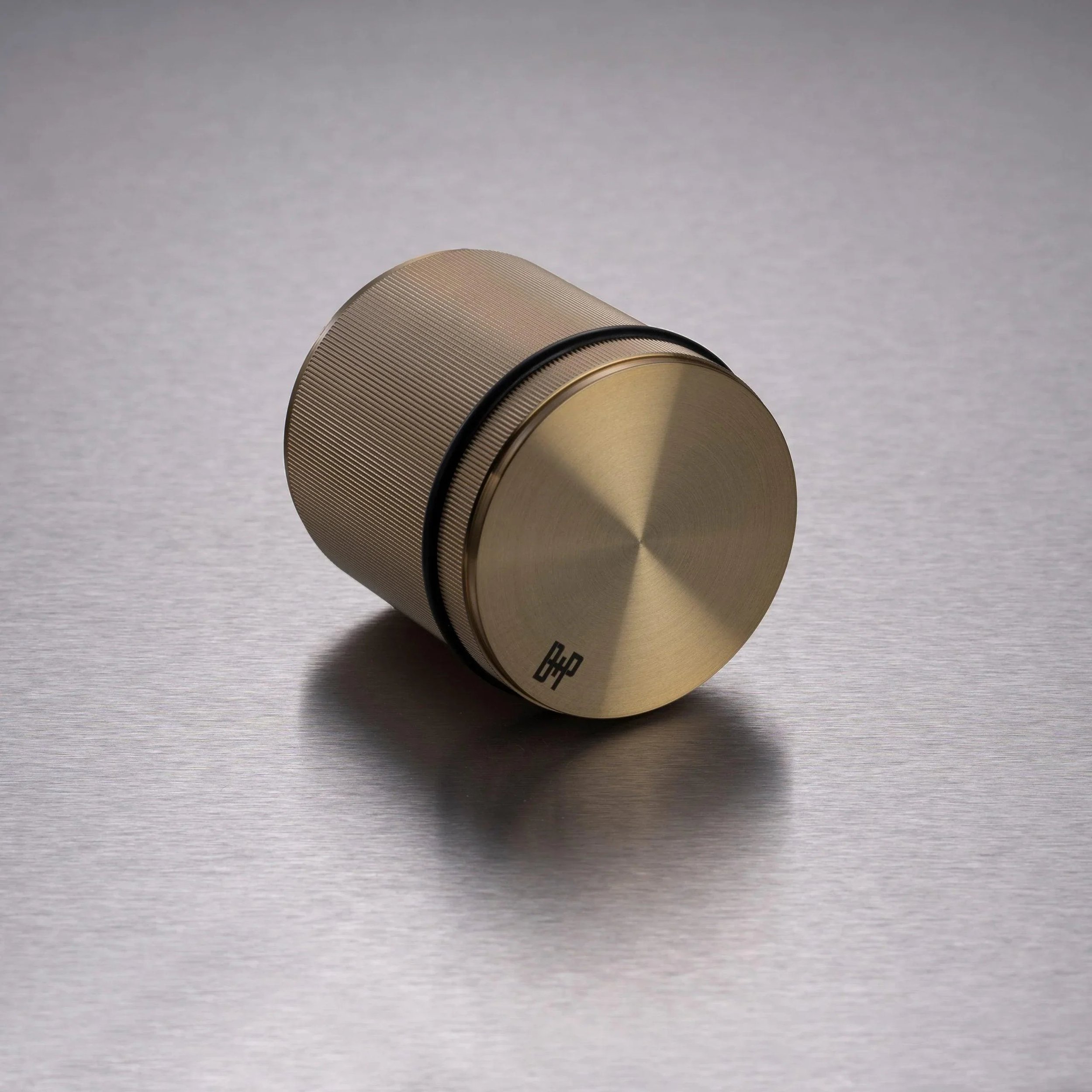 opritor-de-usa-freestanding-buster-and-punch-paris14a-ro-11.jpg