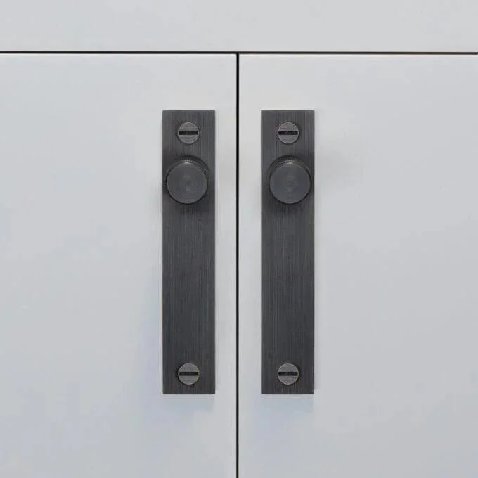 set-de-manere-tip-buton-pentru-dulap-cu-placa-cross-buster-and-punch-paris14a-ro-6.jpg