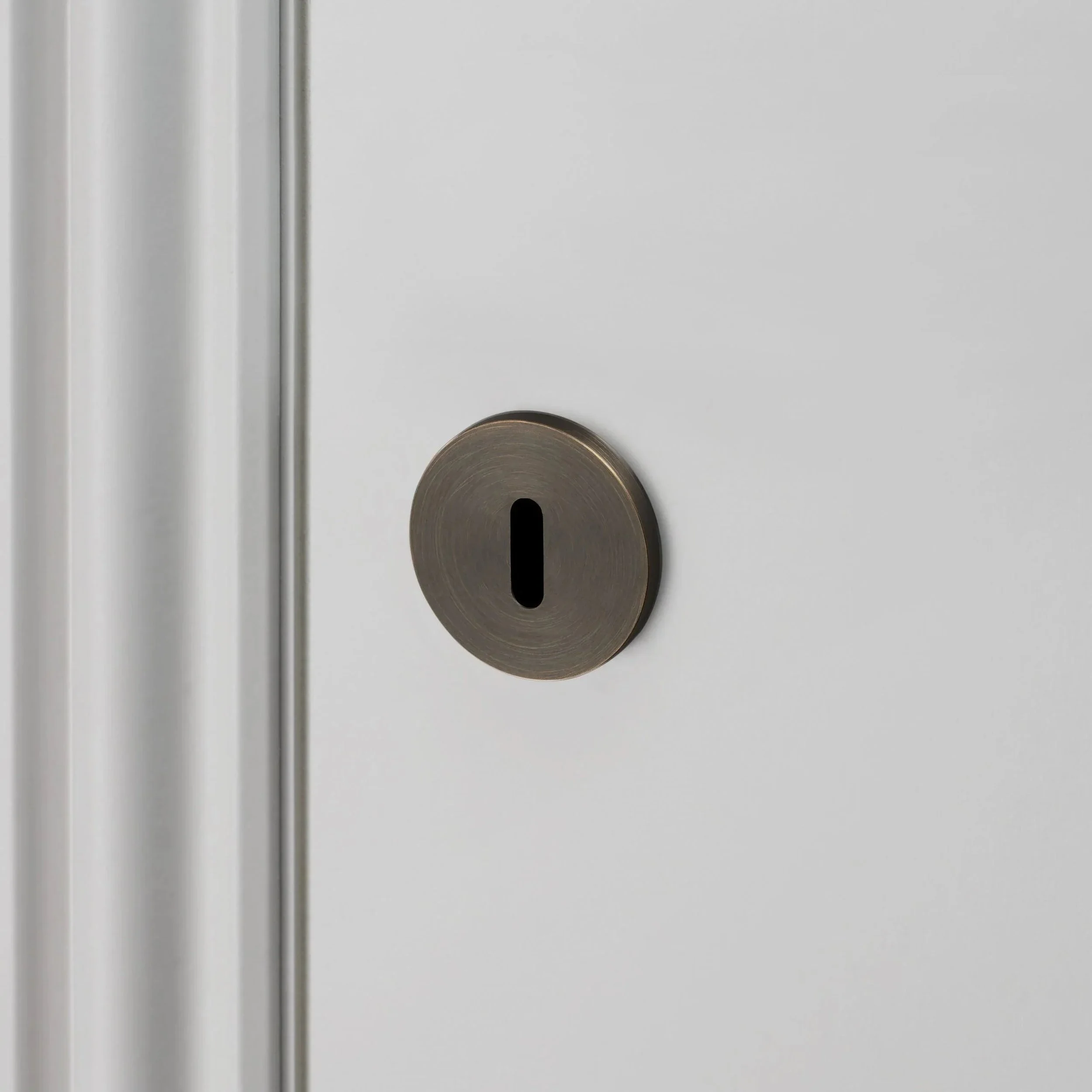set-capace-pentru-gaura-de-cheie-key-escutcheon-buster-and-punch-paris14a-ro-4.jpg