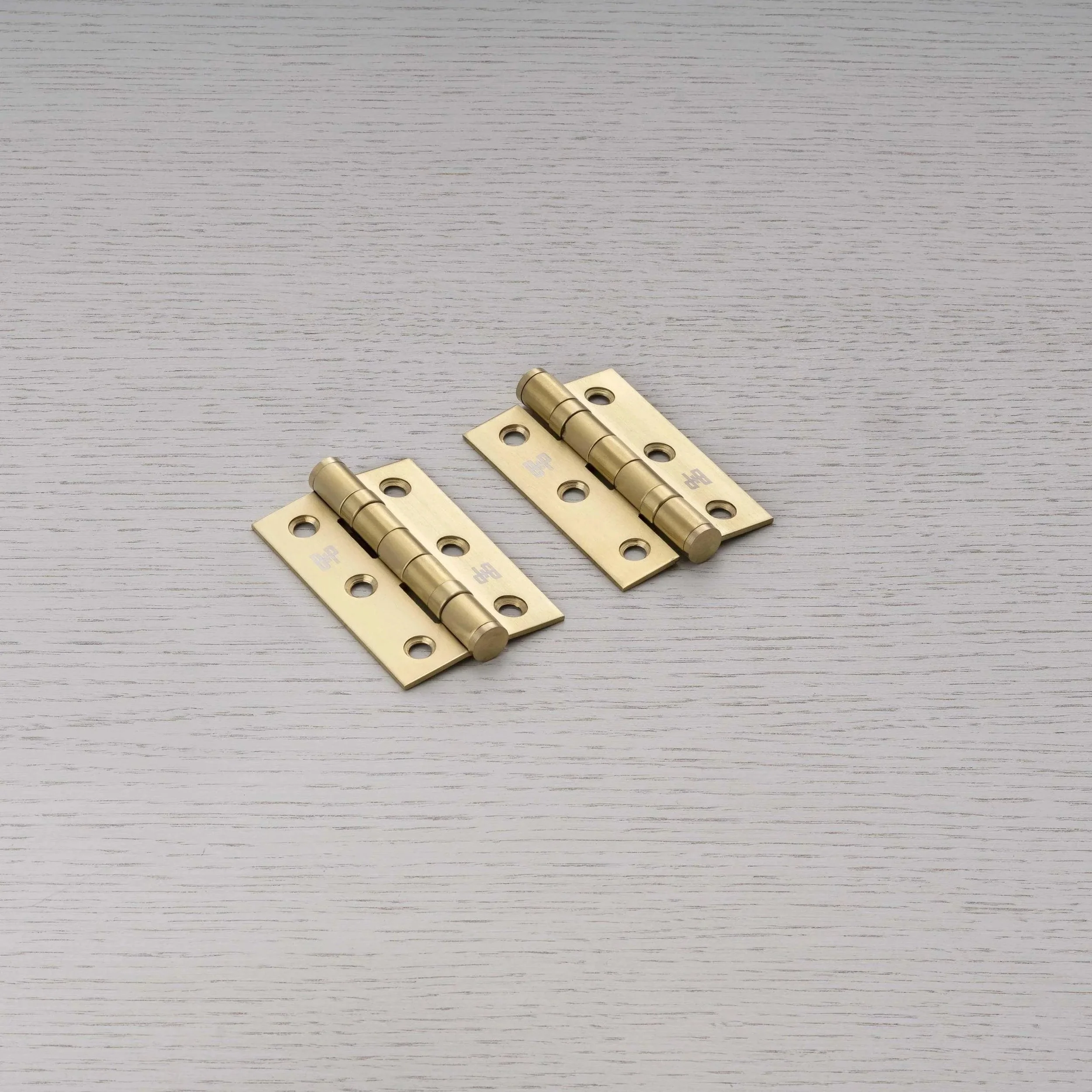 set-de-balamale-76-x-51-x-2-mm-buster-and-punch-paris14a-ro-1.jpg