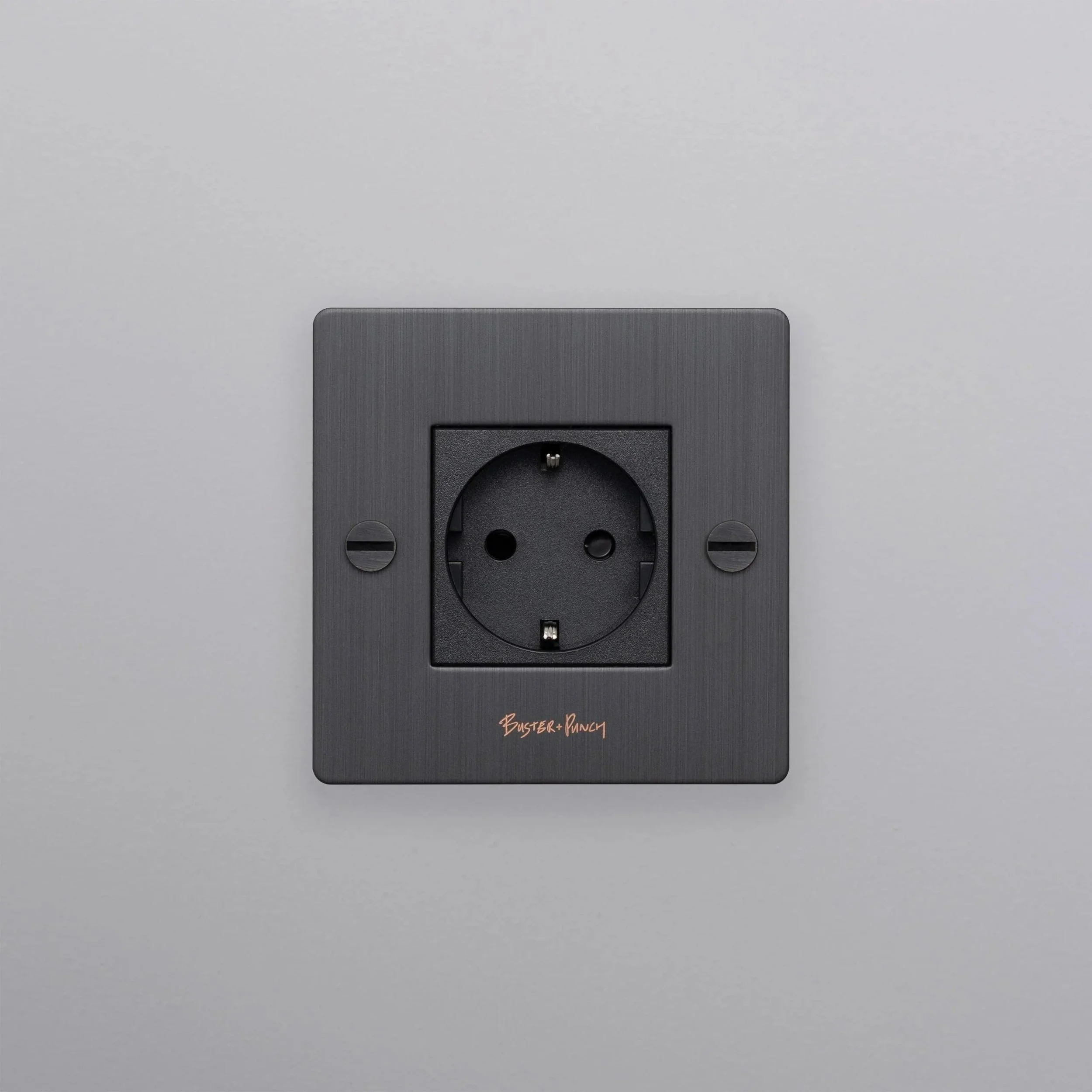 priza-schuko-1g-tip-f-placa-metalica-buster-and-punch-paris14a-ro-6.jpg
