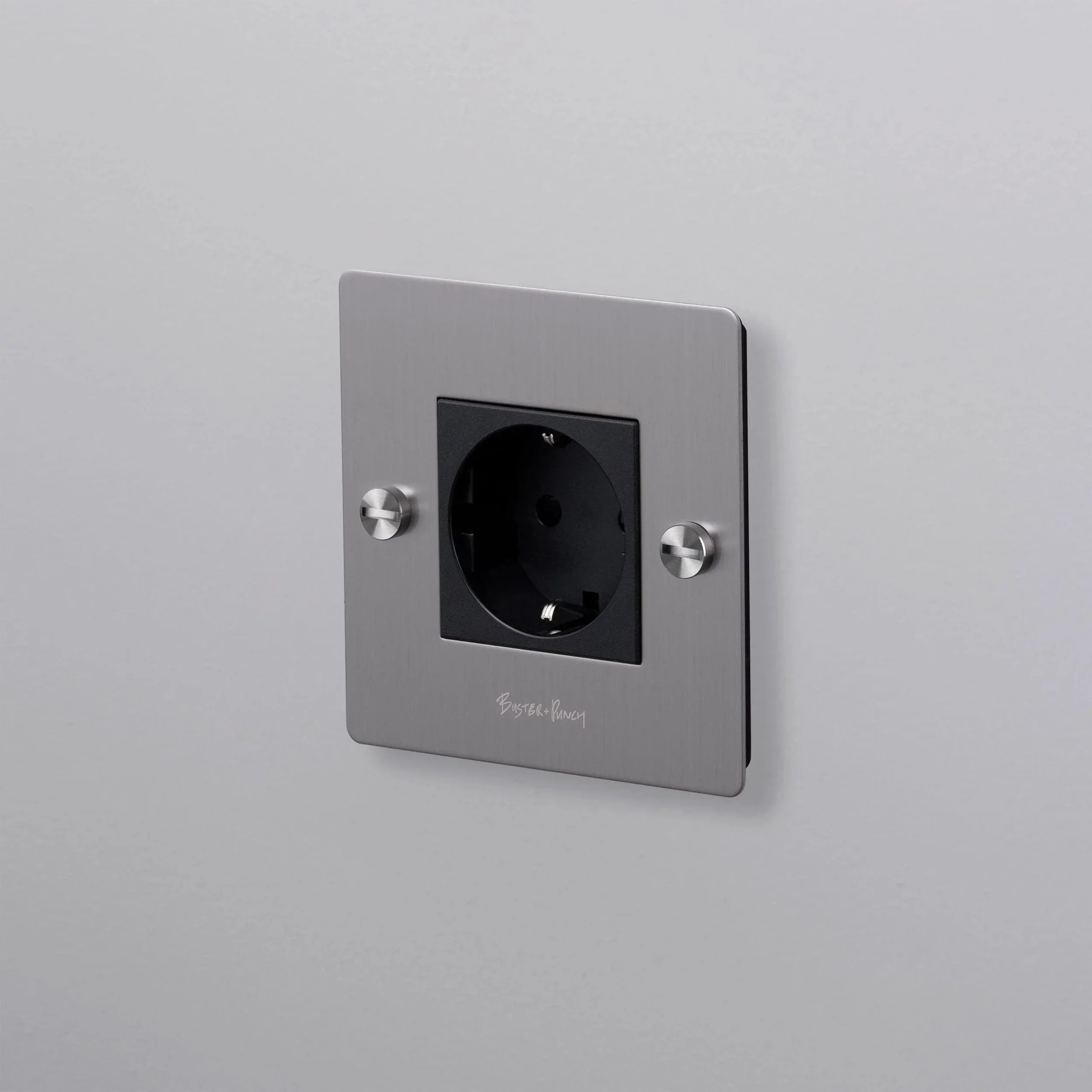 priza-schuko-1g-tip-f-placa-metalica-buster-and-punch-paris14a-ro-7.jpg