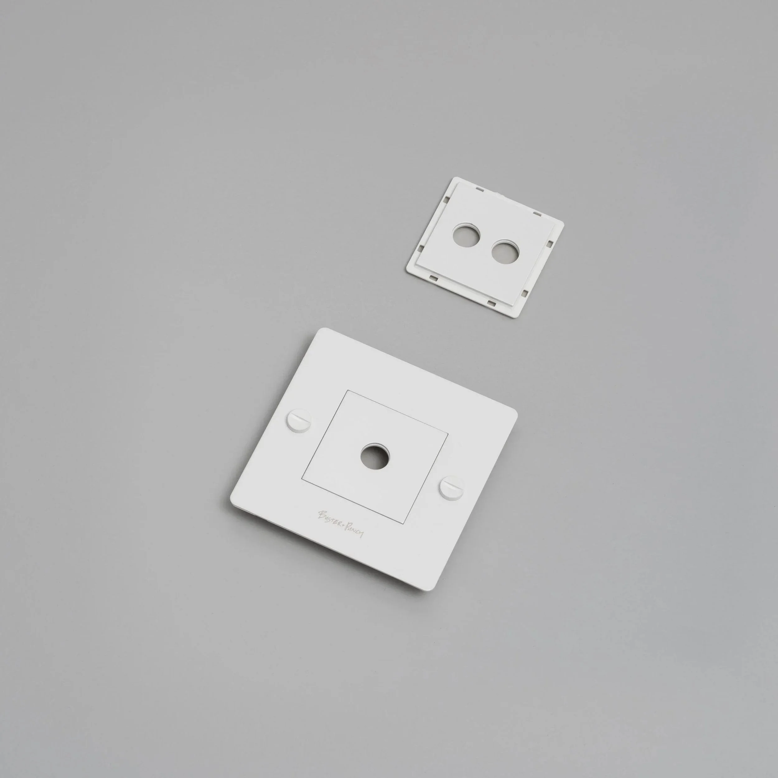 placa-de-perete-1g-cu-insertii-buster-and-punch-paris14a-ro-5.jpg