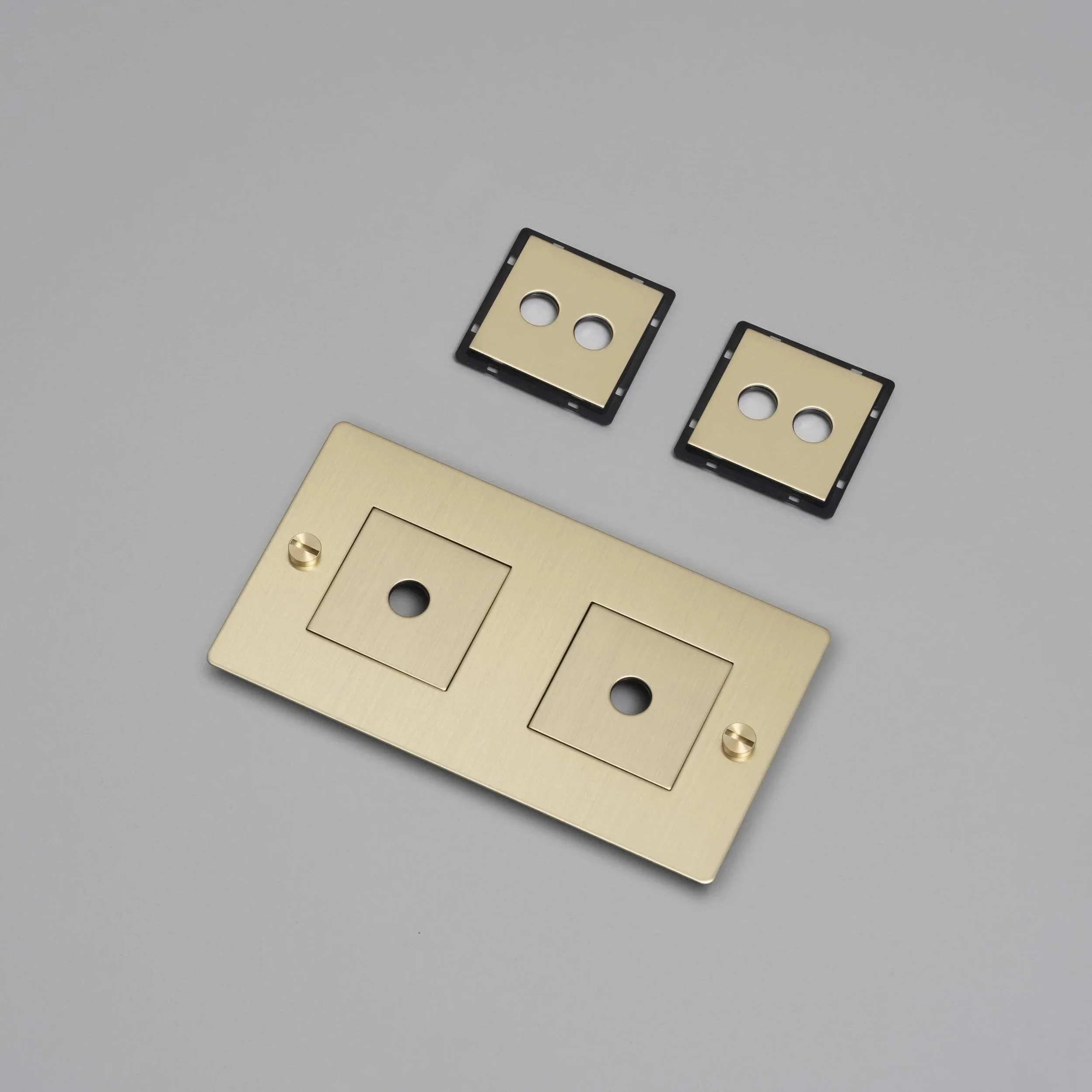 placa-de-perete-2g-cu-insertii-buster-and-punch-paris14a-ro-3.jpg