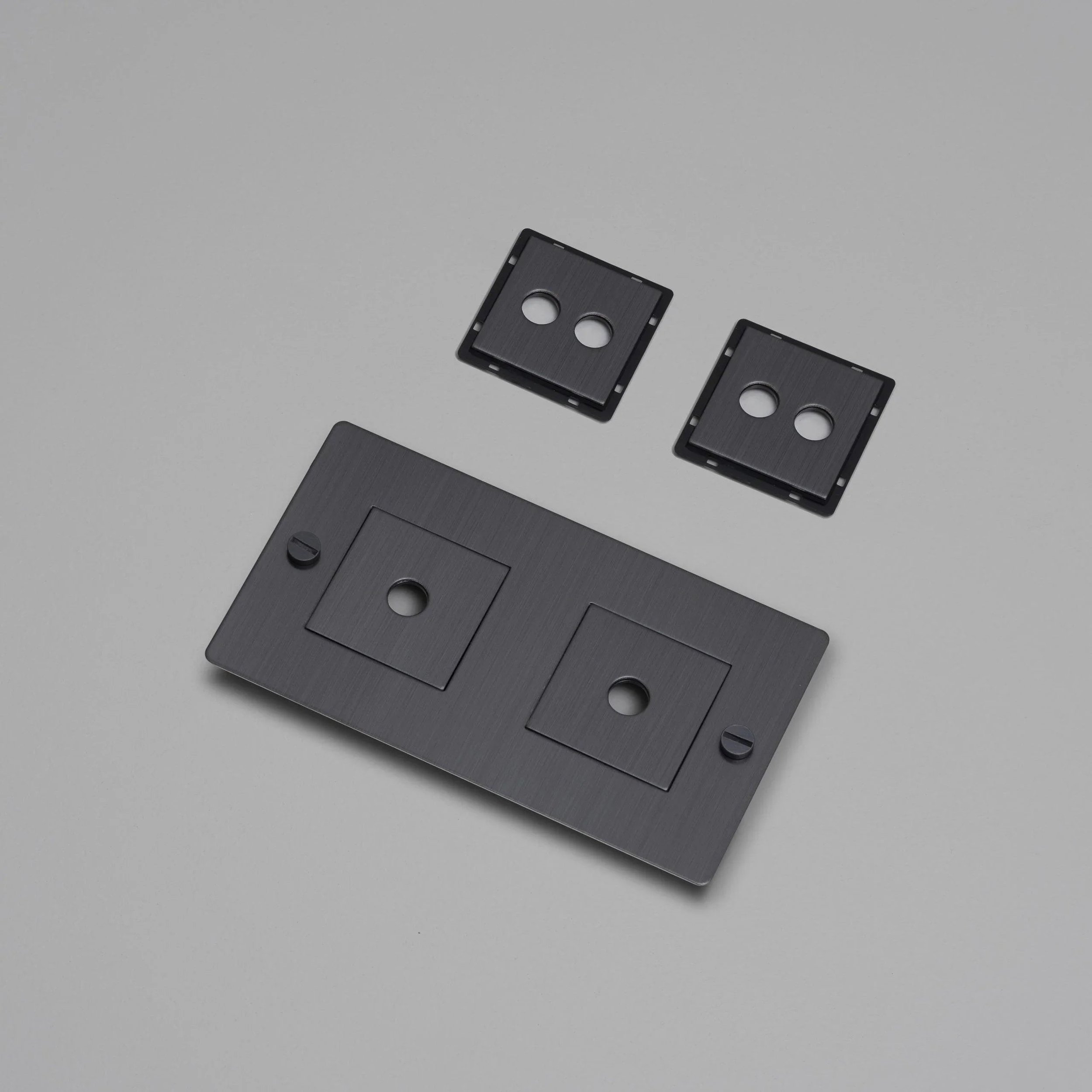 placa-de-perete-2g-cu-insertii-buster-and-punch-paris14a-ro-4.jpg