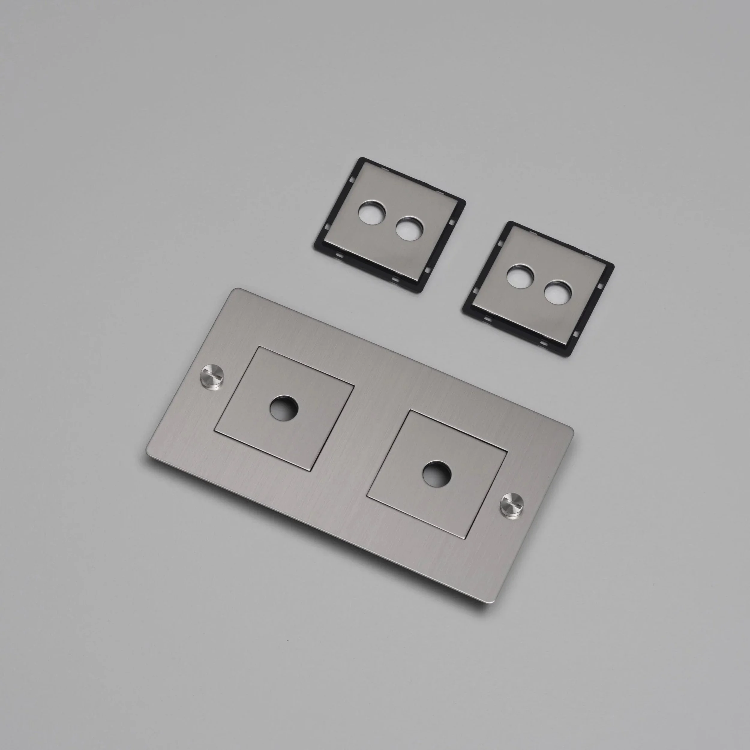 placa-de-perete-2g-cu-insertii-buster-and-punch-paris14a-ro-5.jpg