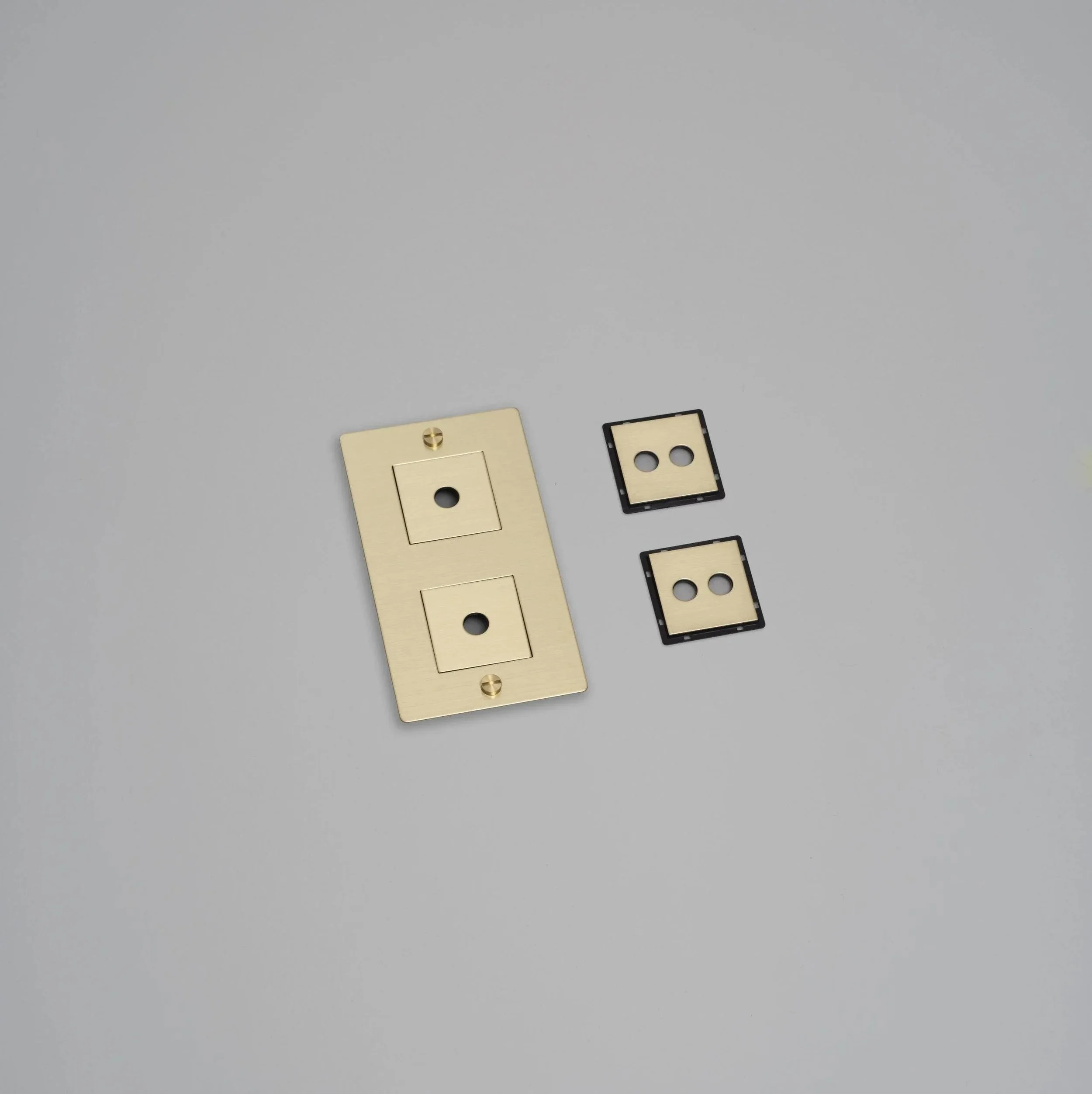 placa-de-perete-2g-cu-insertii-buster-and-punch-paris14a-ro-7.jpg