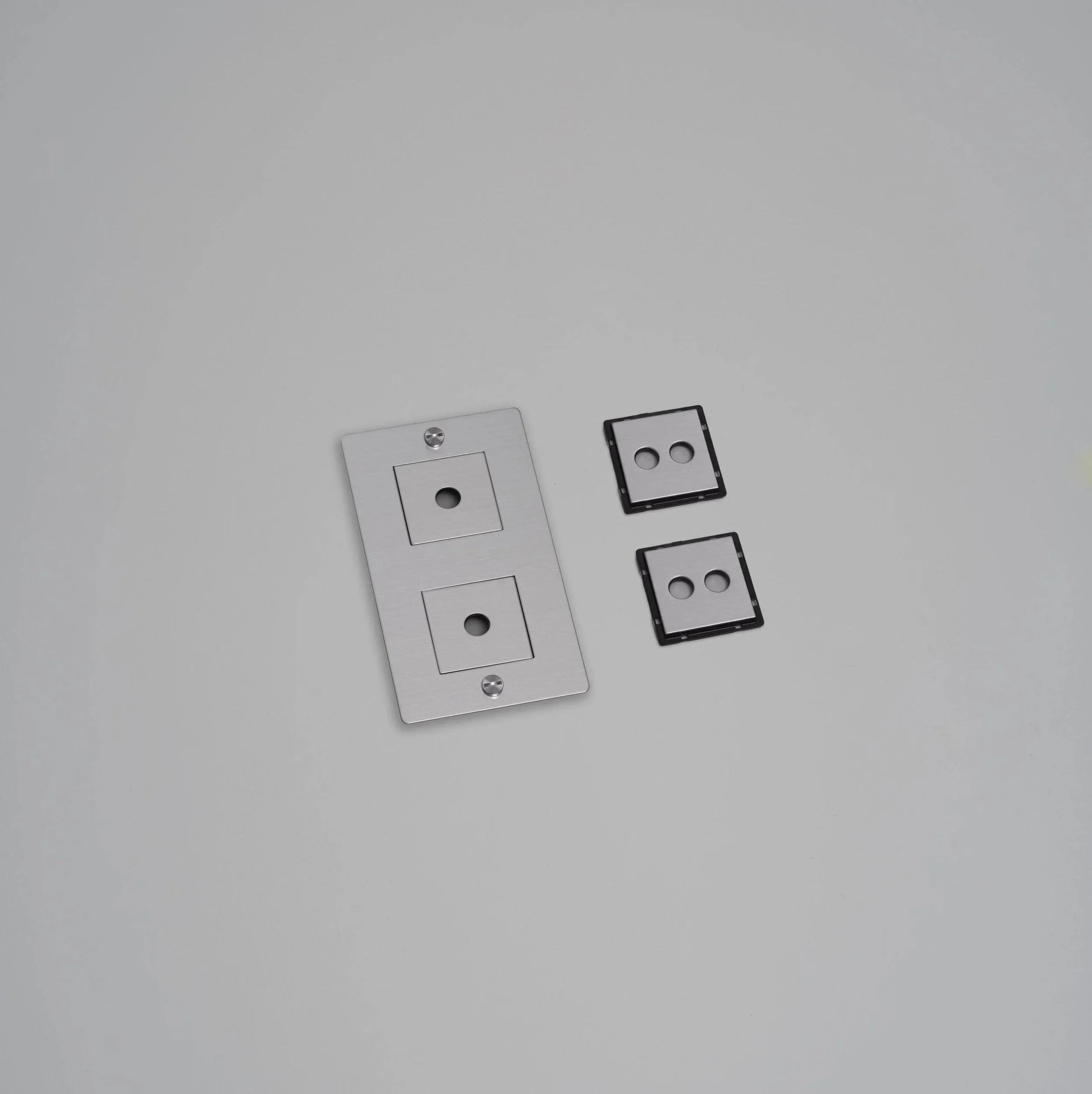 placa-de-perete-2g-cu-insertii-buster-and-punch-paris14a-ro-9.jpg