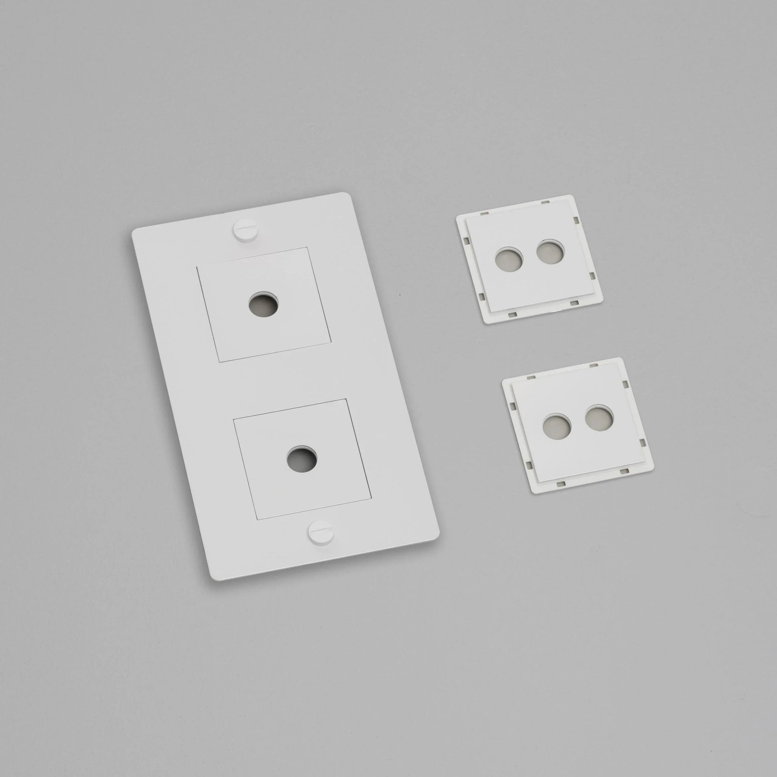 placa-de-perete-2g-cu-insertii-buster-and-punch-paris14a-ro-10.jpg