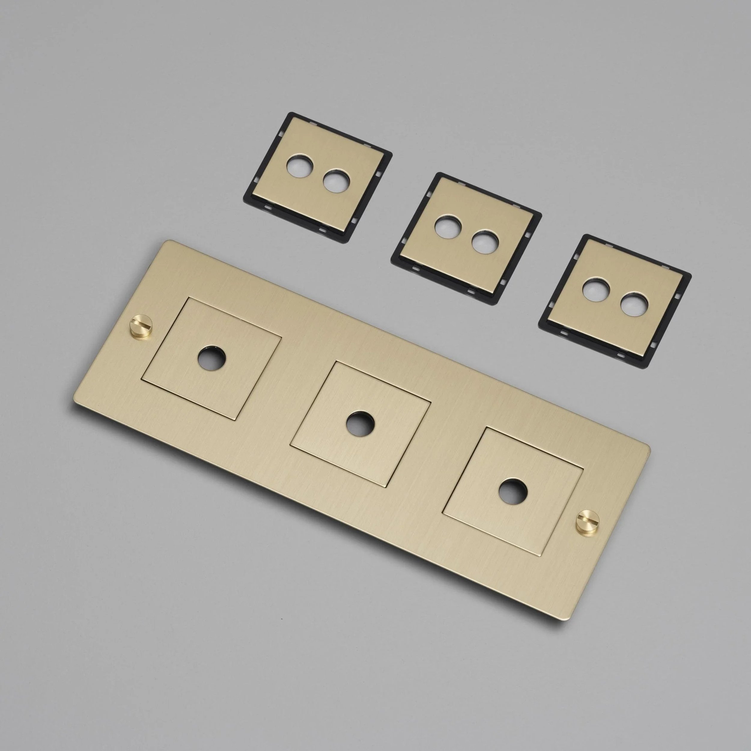 placa-de-perete-3g-cu-insertii-buster-and-punch-paris14a-ro-3.jpg