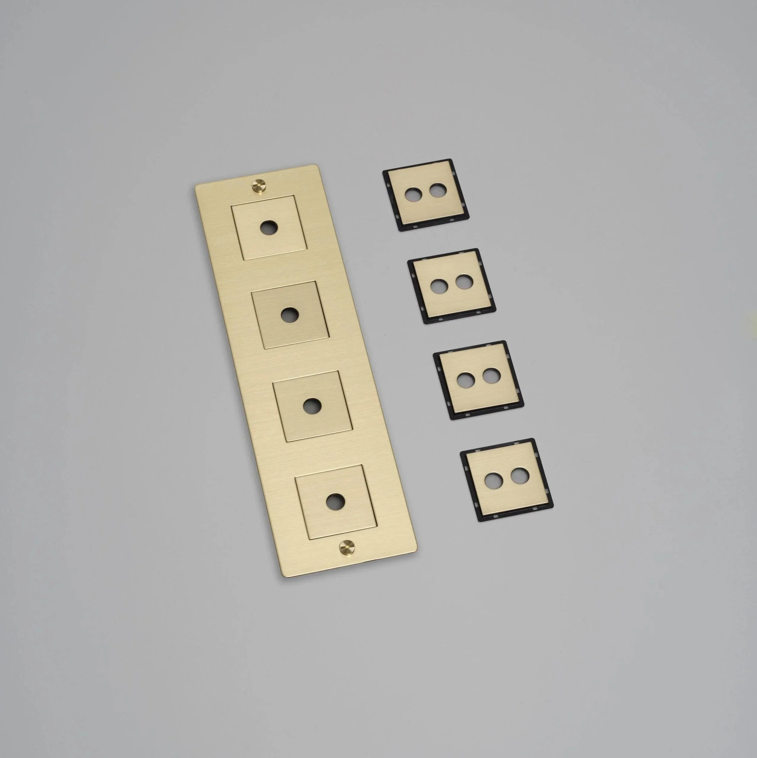 placa-de-perete-4g-cu-insertii-buster-and-punch-paris14a-ro-4.jpg