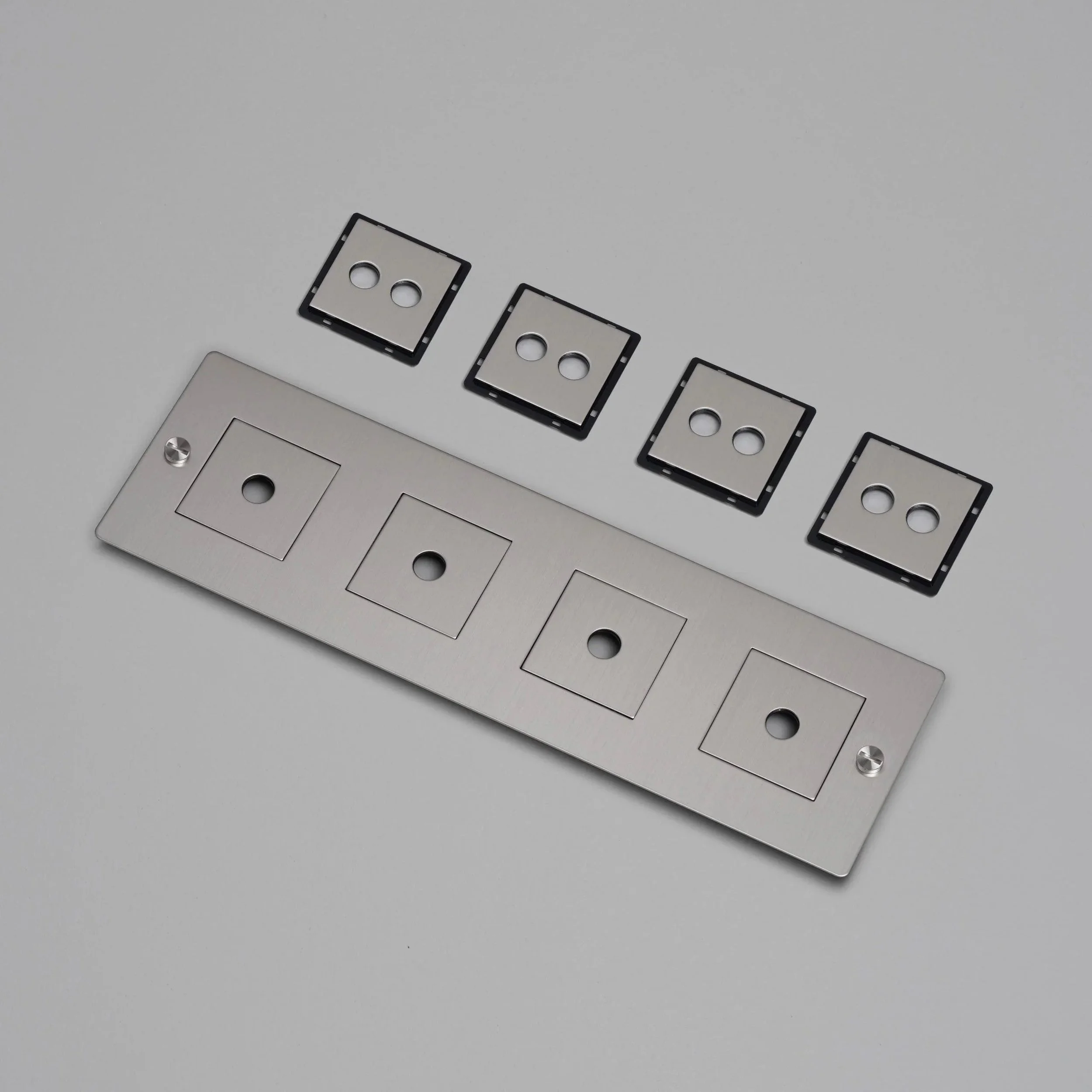 placa-de-perete-4g-cu-insertii-buster-and-punch-paris14a-ro-7.jpg