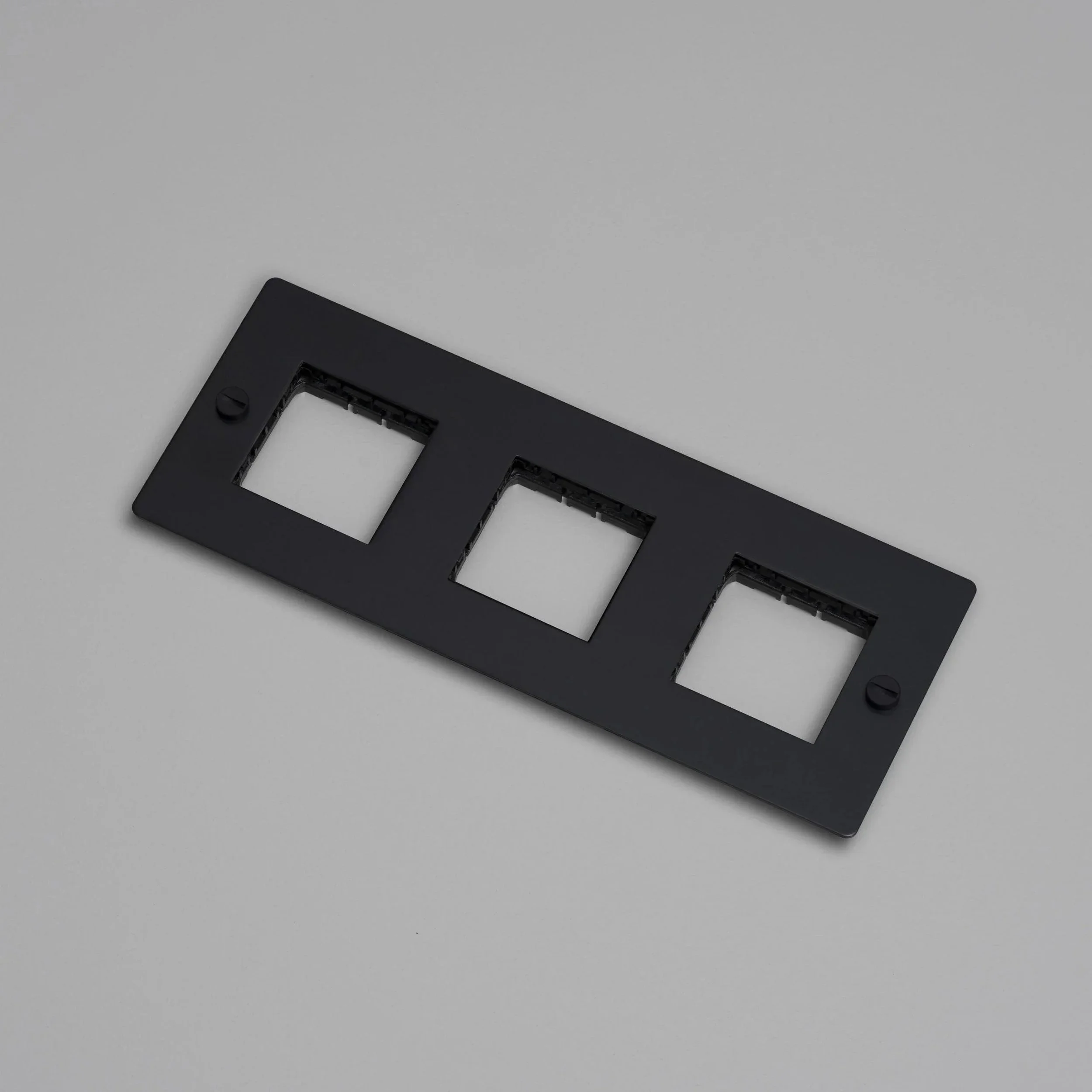 placa-de-perete-3g-fara-insertii-buster-and-punch-paris14a-ro-1.jpg