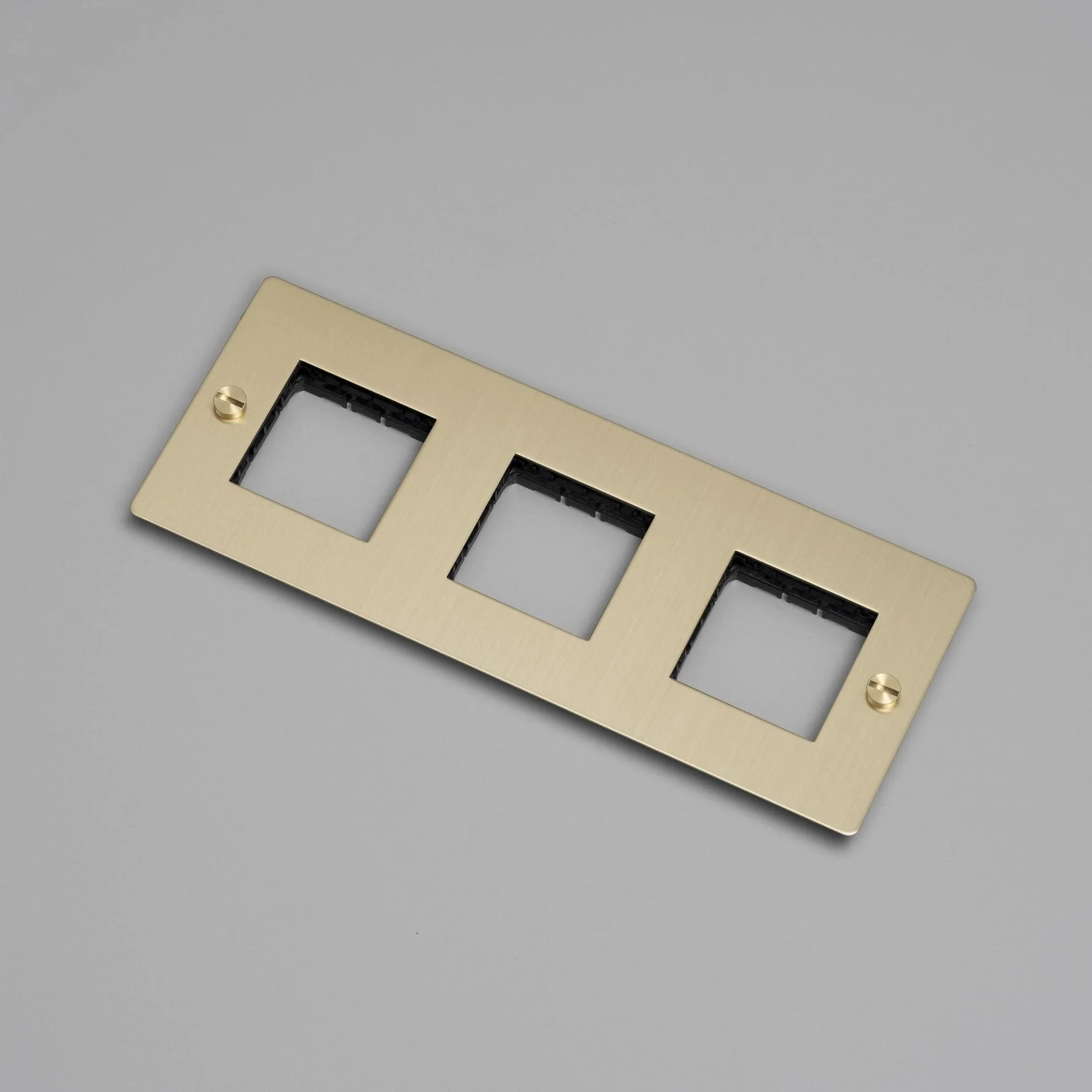 placa-de-perete-3g-fara-insertii-buster-and-punch-paris14a-ro-2.jpg