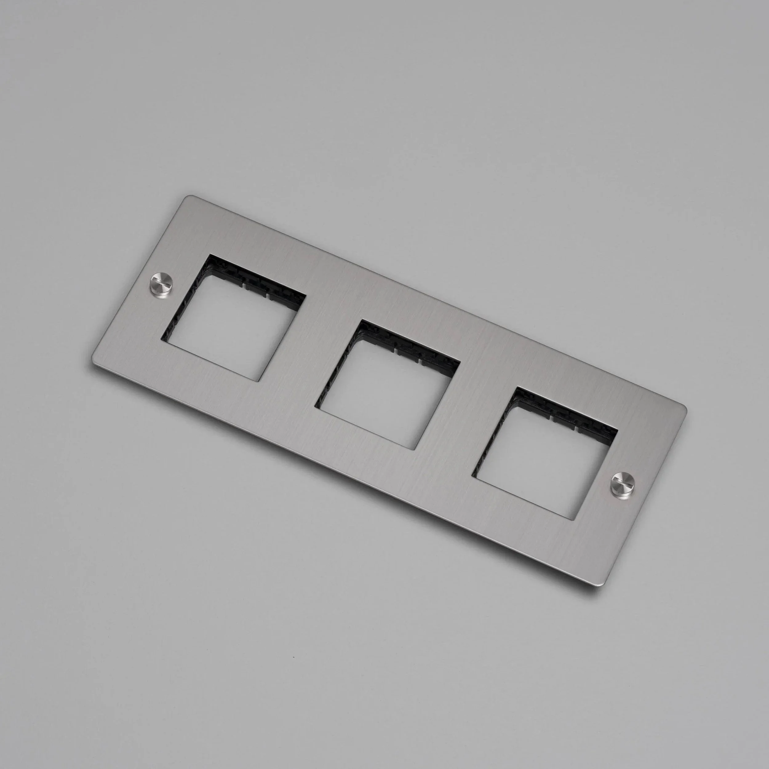 placa-de-perete-3g-fara-insertii-buster-and-punch-paris14a-ro-4.jpg