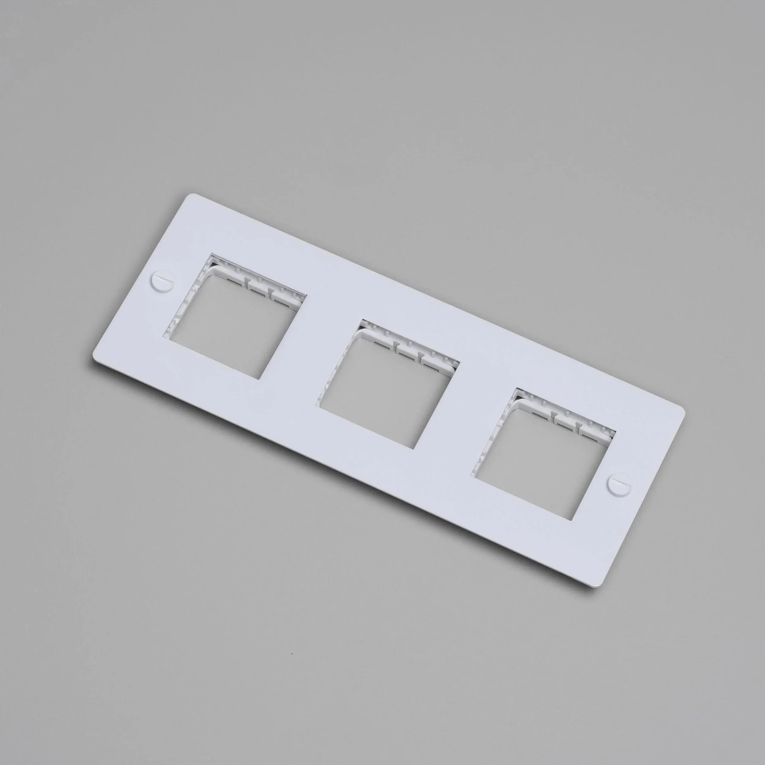 placa-de-perete-3g-fara-insertii-buster-and-punch-paris14a-ro-5.jpg