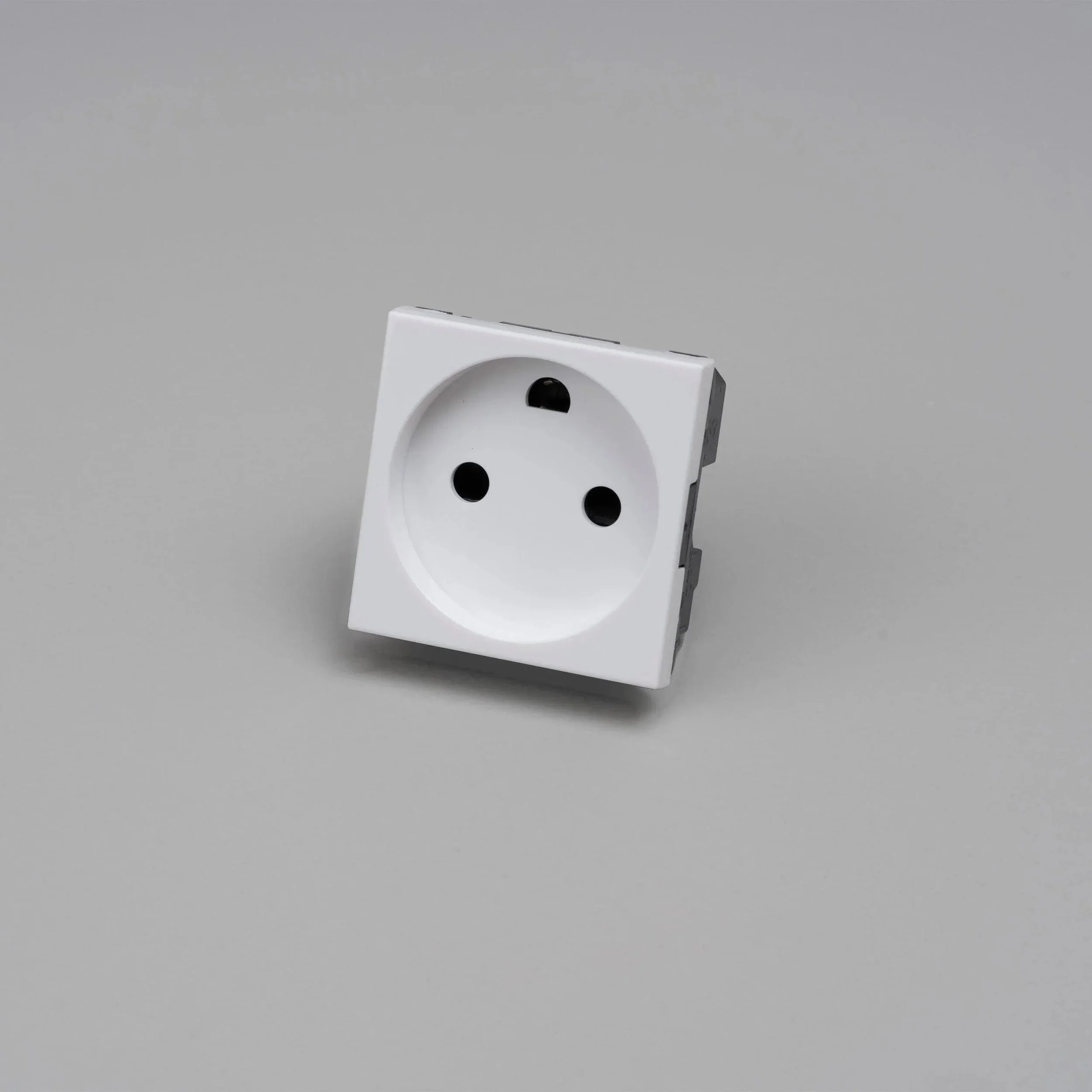 modul-cu-priza-danish-tip-k-45mm-buster-and-punch-paris14a-ro-2.jpg