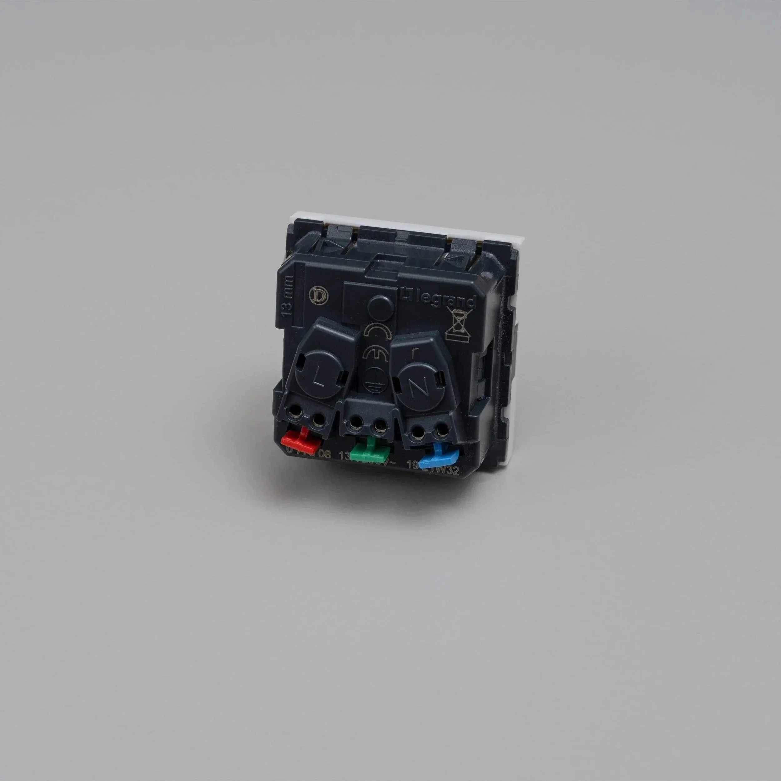 modul-cu-priza-danish-tip-k-45mm-buster-and-punch-paris14a-ro-3.jpg