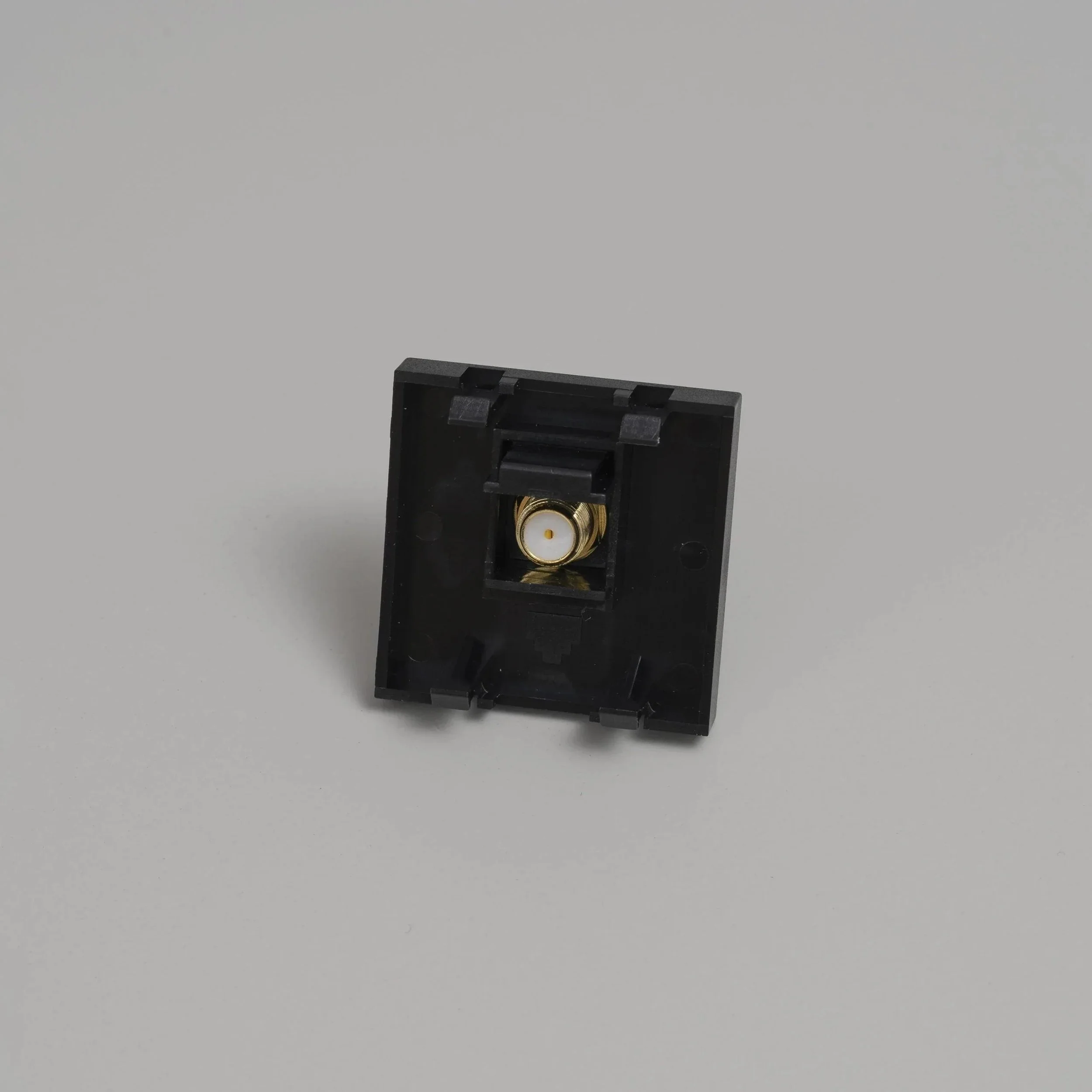 modul-tv-45mm-buster-and-punch-paris14a-ro-2.jpg