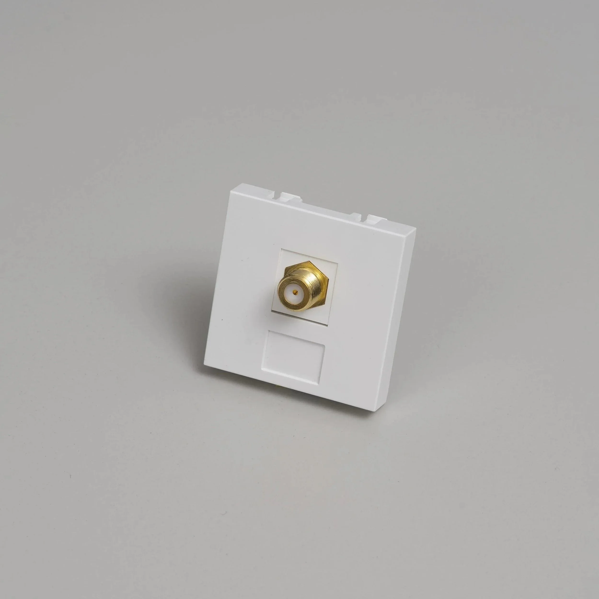 modul-tv-45mm-buster-and-punch-paris14a-ro-4.jpg