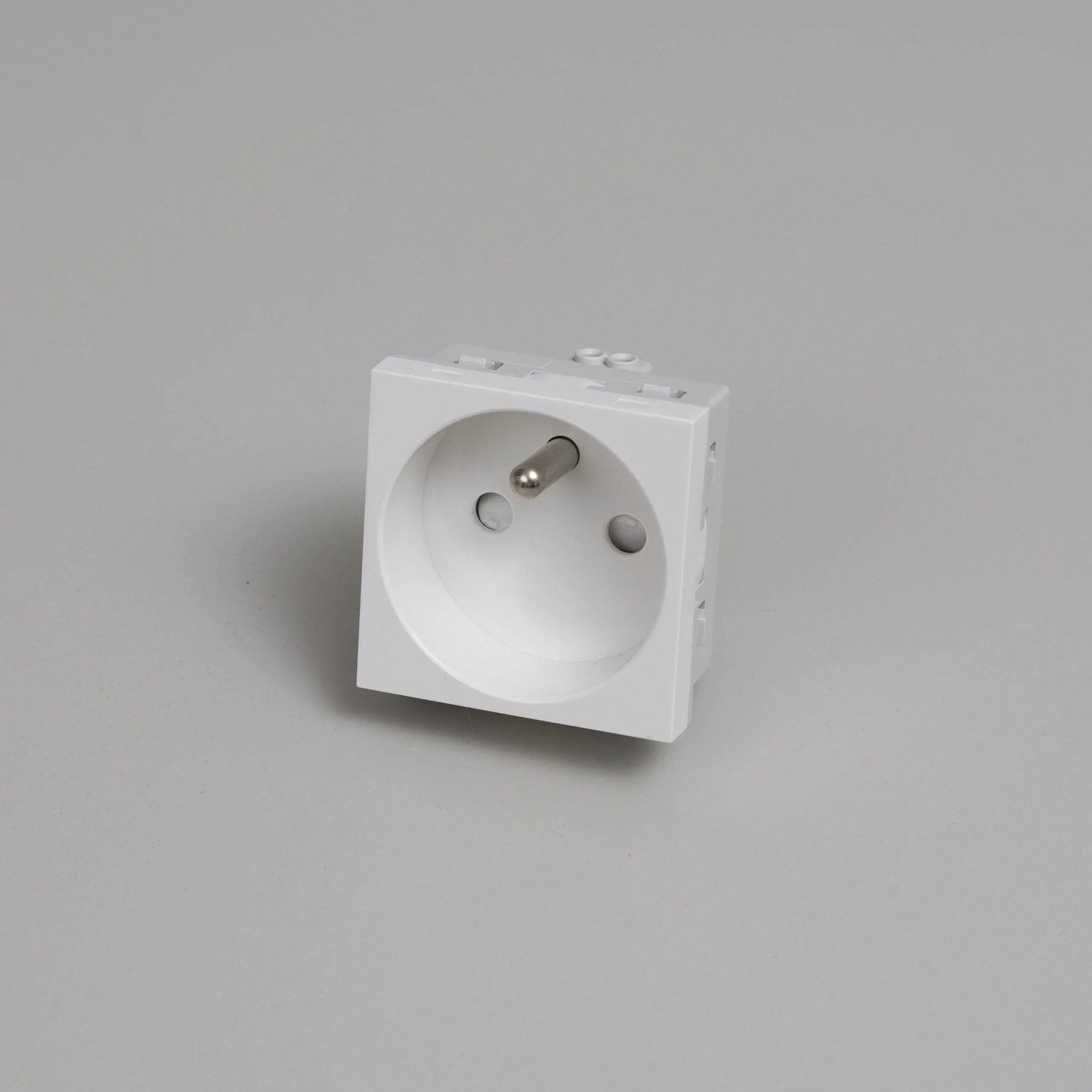 modul-cu-priza-french-belgian-tip-e-45mm-buster-and-punch-paris14a-ro-3.jpg