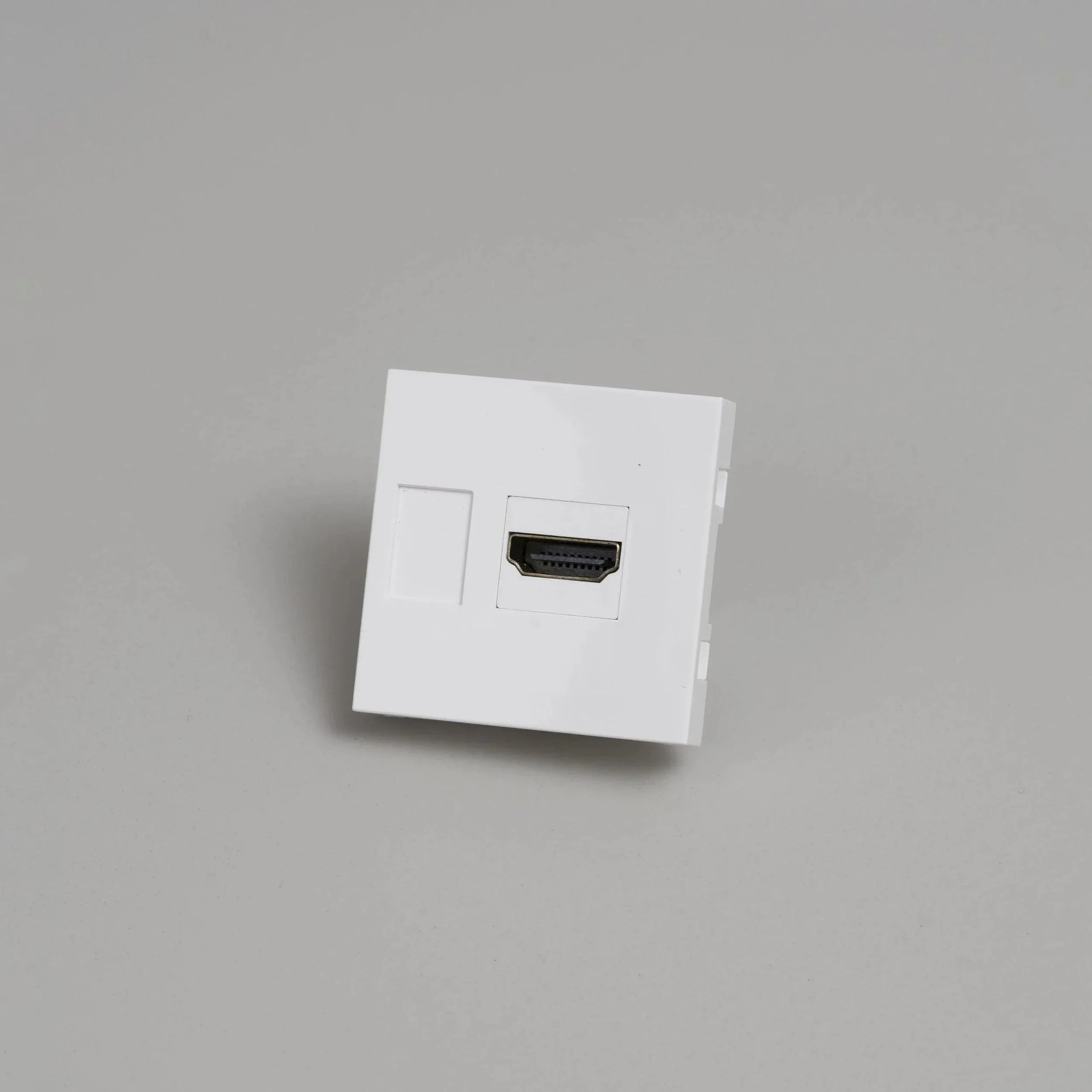 modul-hdmi-45mm-buster-and-punch-paris14a-ro-2.jpg