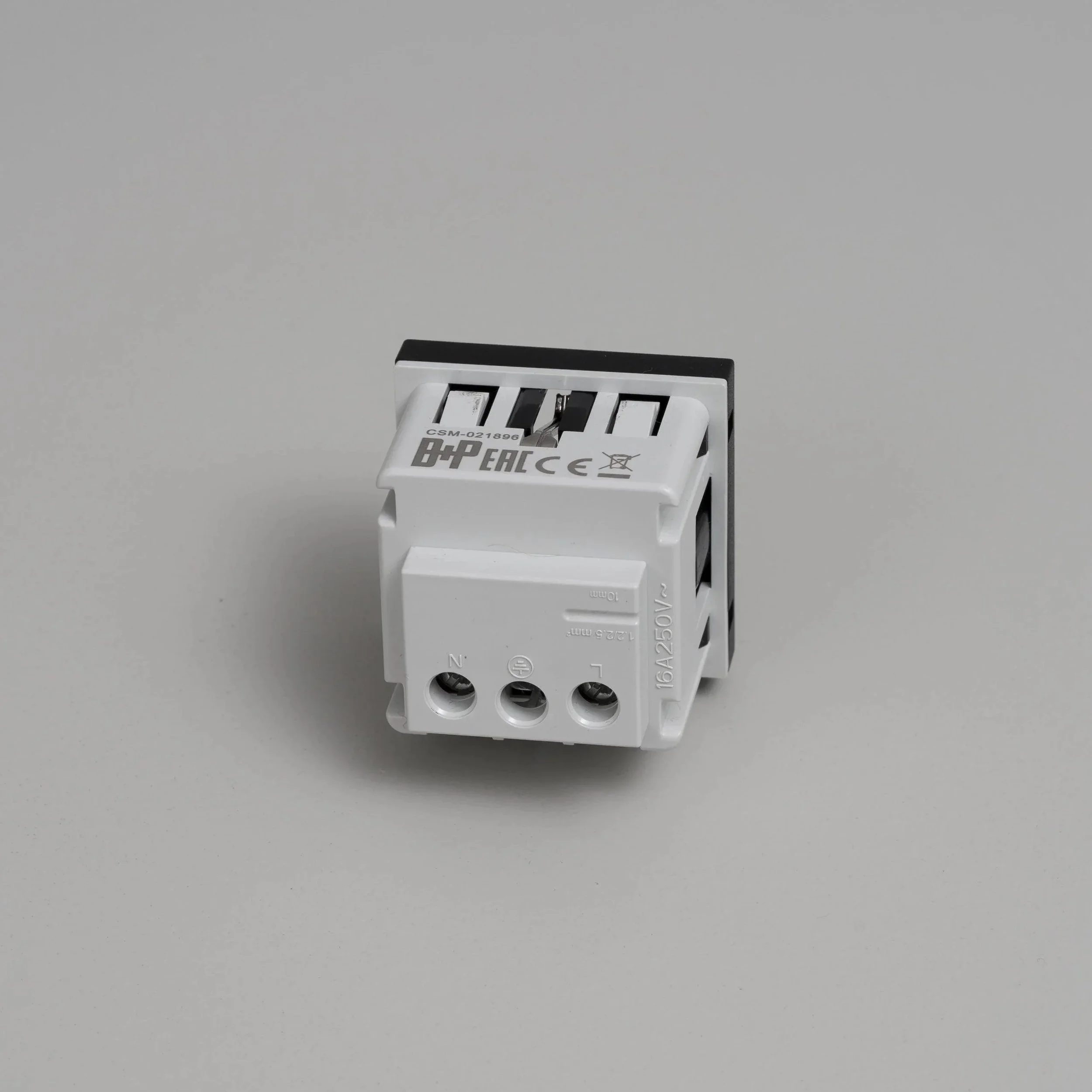 modul-cu-priza-schuko-tip-f-45mm-buster-and-punch-paris14a-ro-3.jpg
