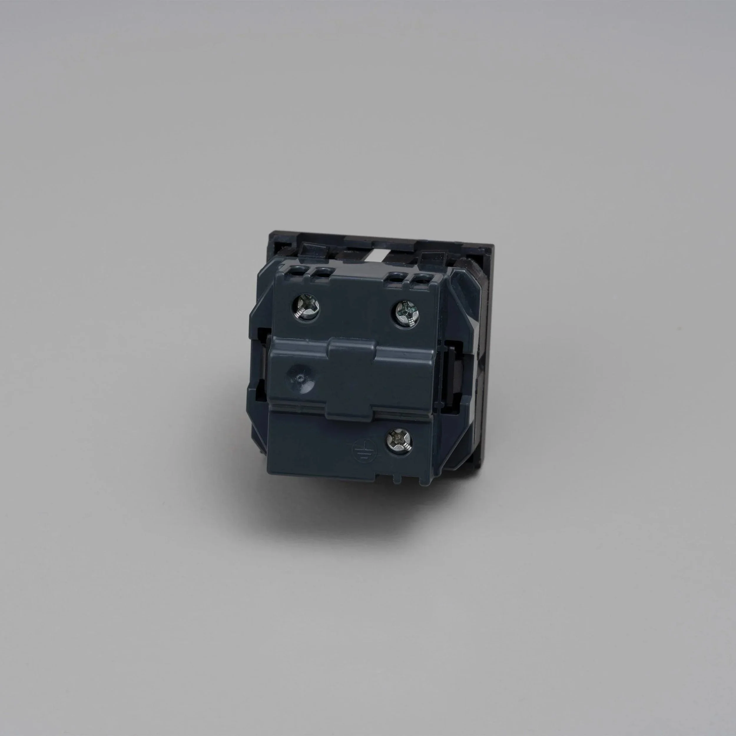 modul-cu-priza-italian-tip-f-l-45mm-buster-and-punch-paris14a-ro-2.jpg
