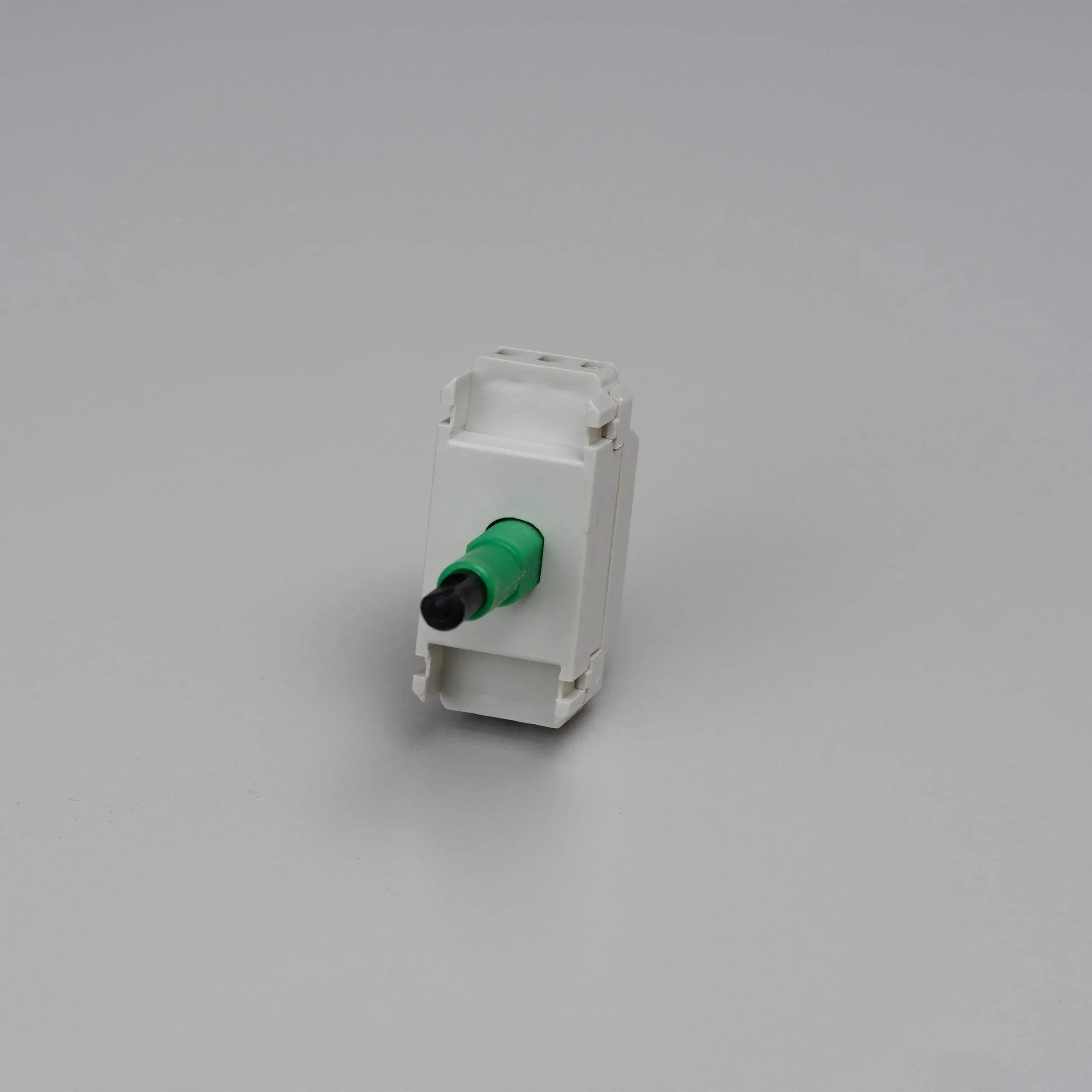 comutator-intermediar-dimabil-fals-3-cai-buster-and-punch-paris14a-ro-1.jpg