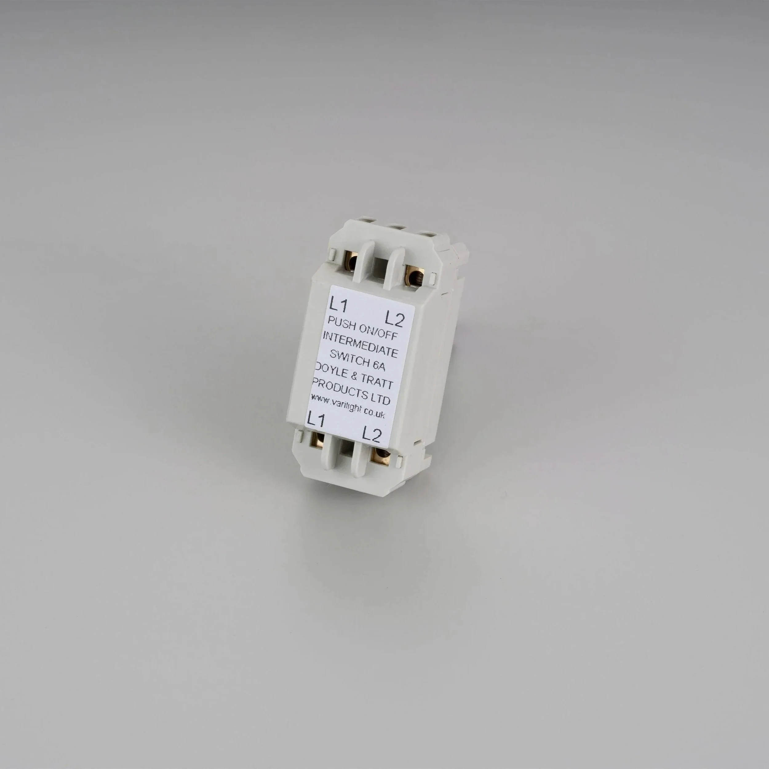 comutator-intermediar-dimabil-fals-3-cai-buster-and-punch-paris14a-ro-2.jpg