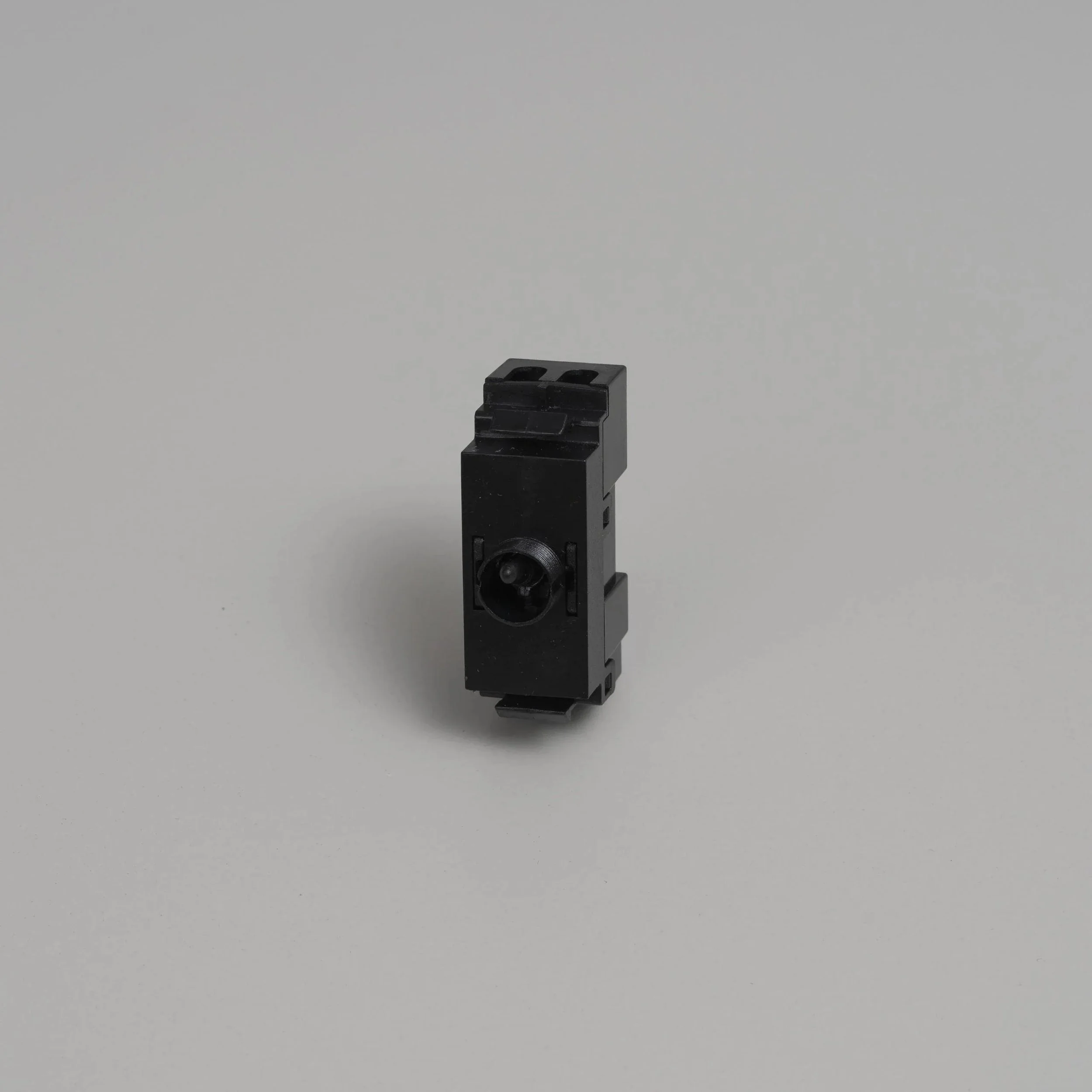 modul-cu-intrerupator-retractiv-buster-and-punch-paris14a-ro-1.jpg