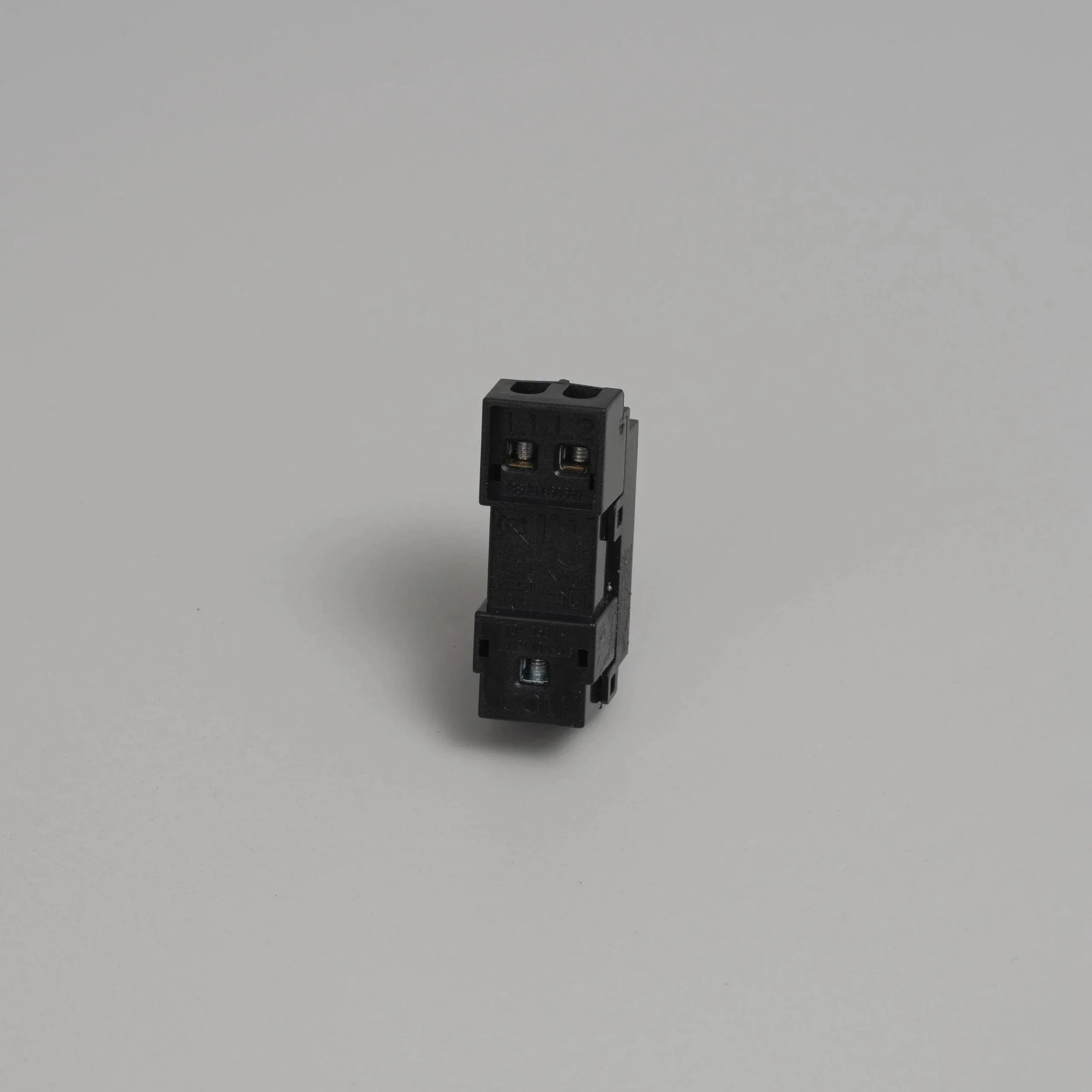modul-cu-intrerupator-retractiv-buster-and-punch-paris14a-ro-2.jpg